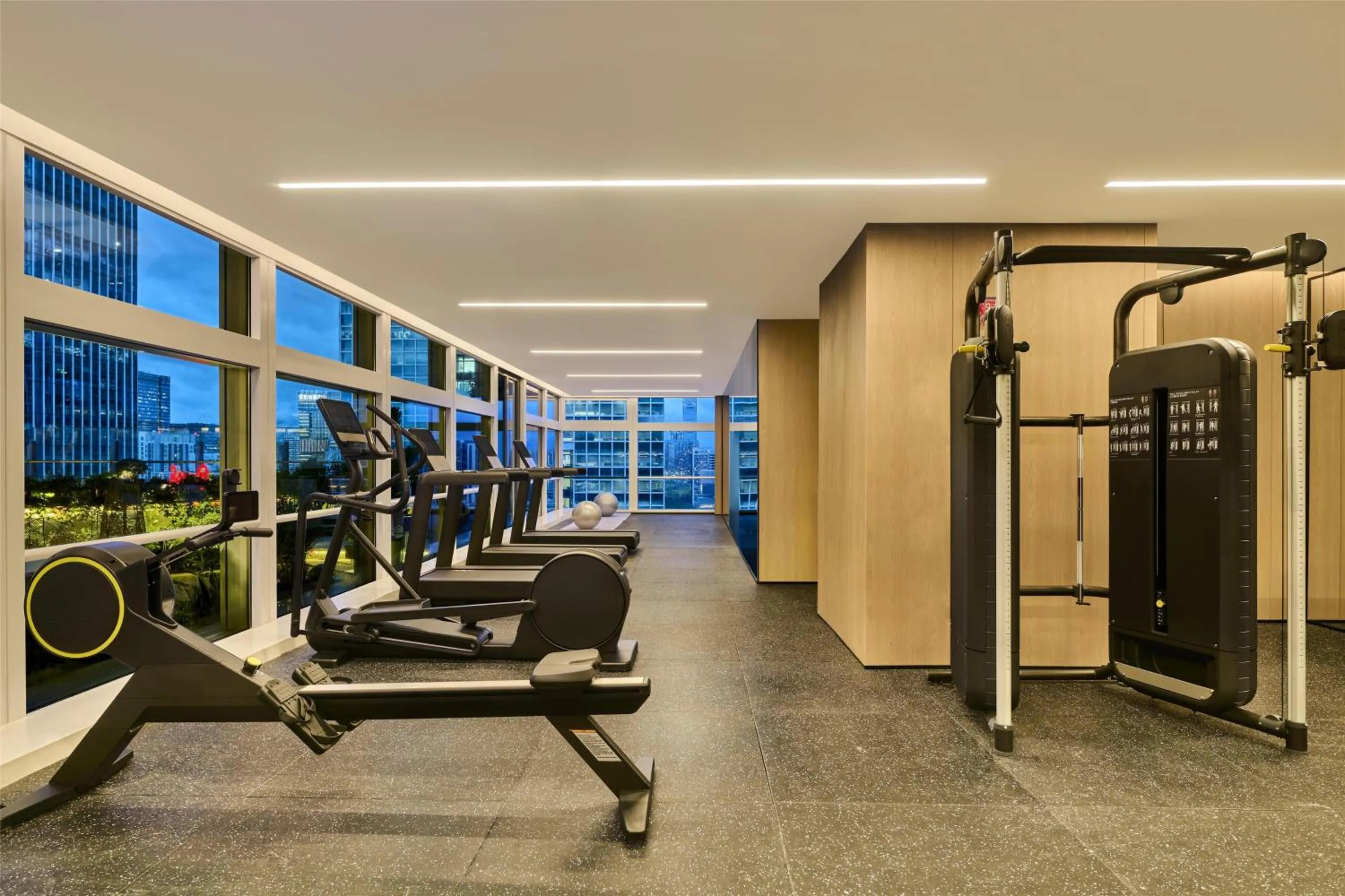 Fitness centre/facilities in Doubletree By Hilton Shenzhen Bay