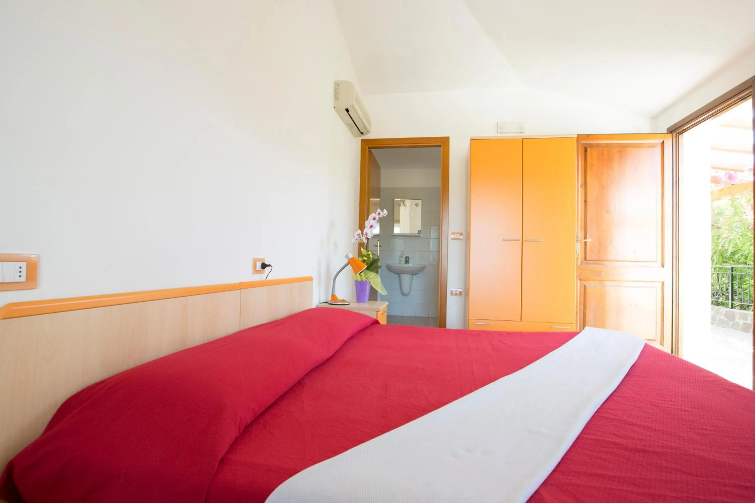 Photo of the whole room, Bed in La Corte Degli Ulivi