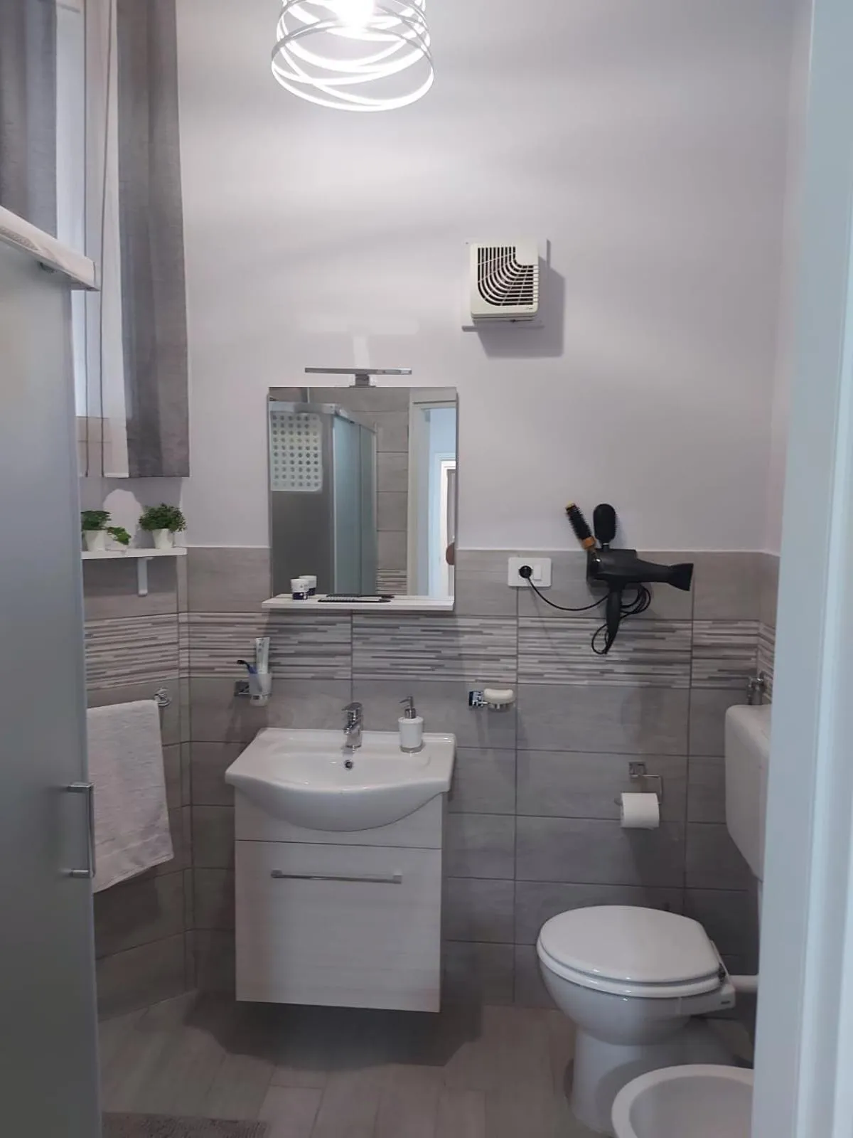 Bathroom in Alloggio Turistico Sea Port - Next to the Cruise Ship Free Shuttle Terminal