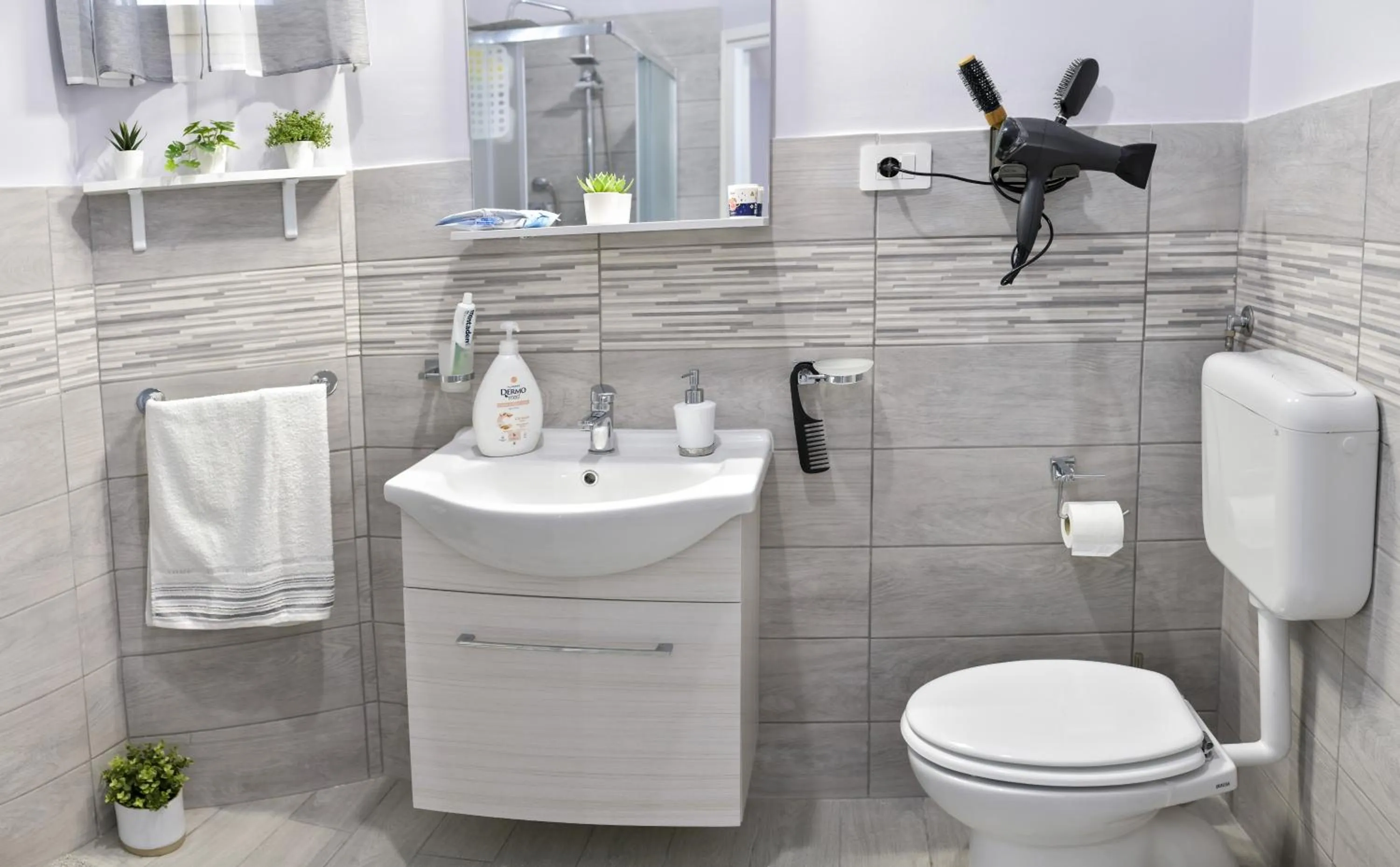 Bathroom in Alloggio Turistico Sea Port - Next to the Cruise Ship Free Shuttle Terminal