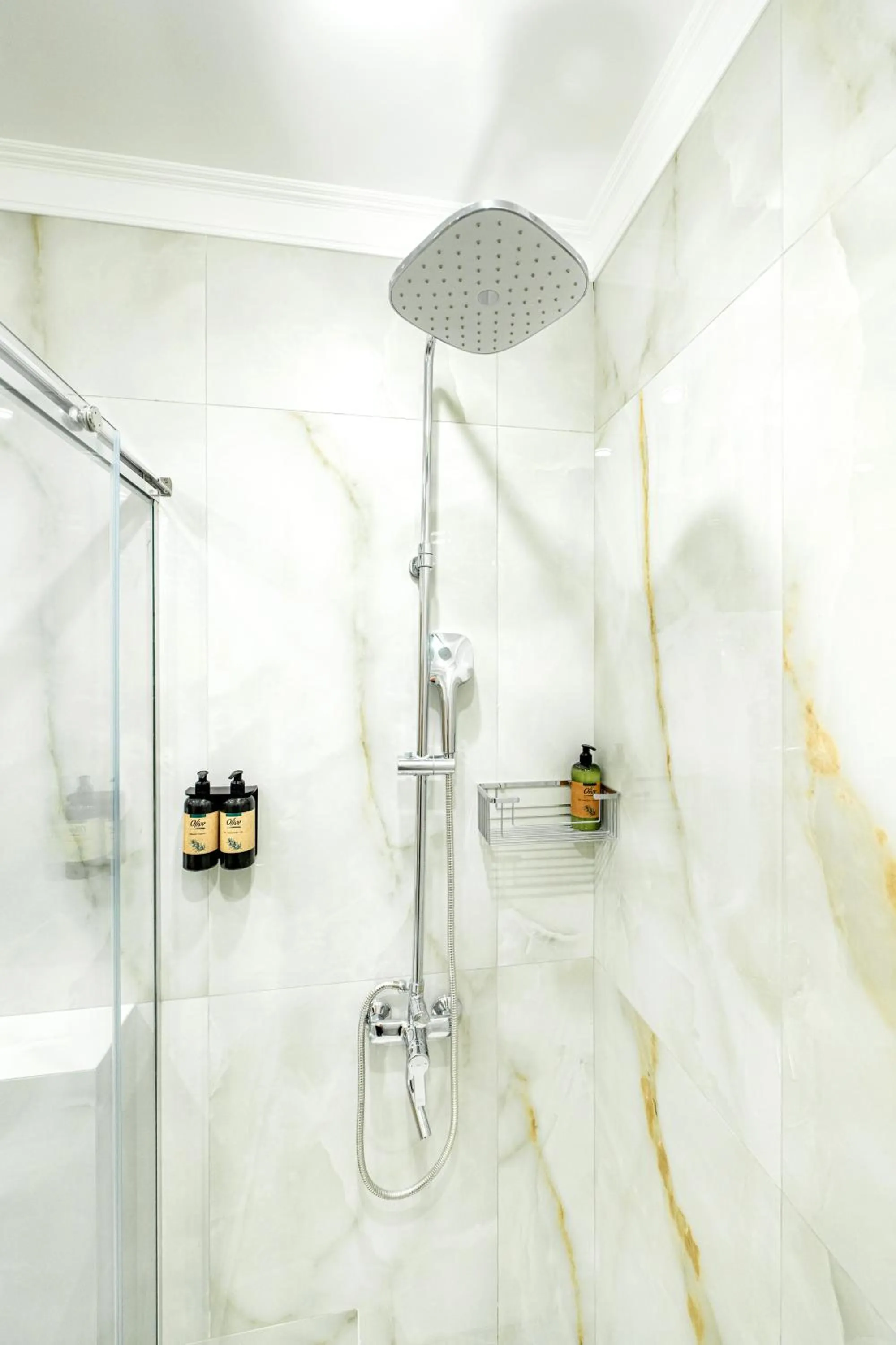 Shower in Mardan Hotel