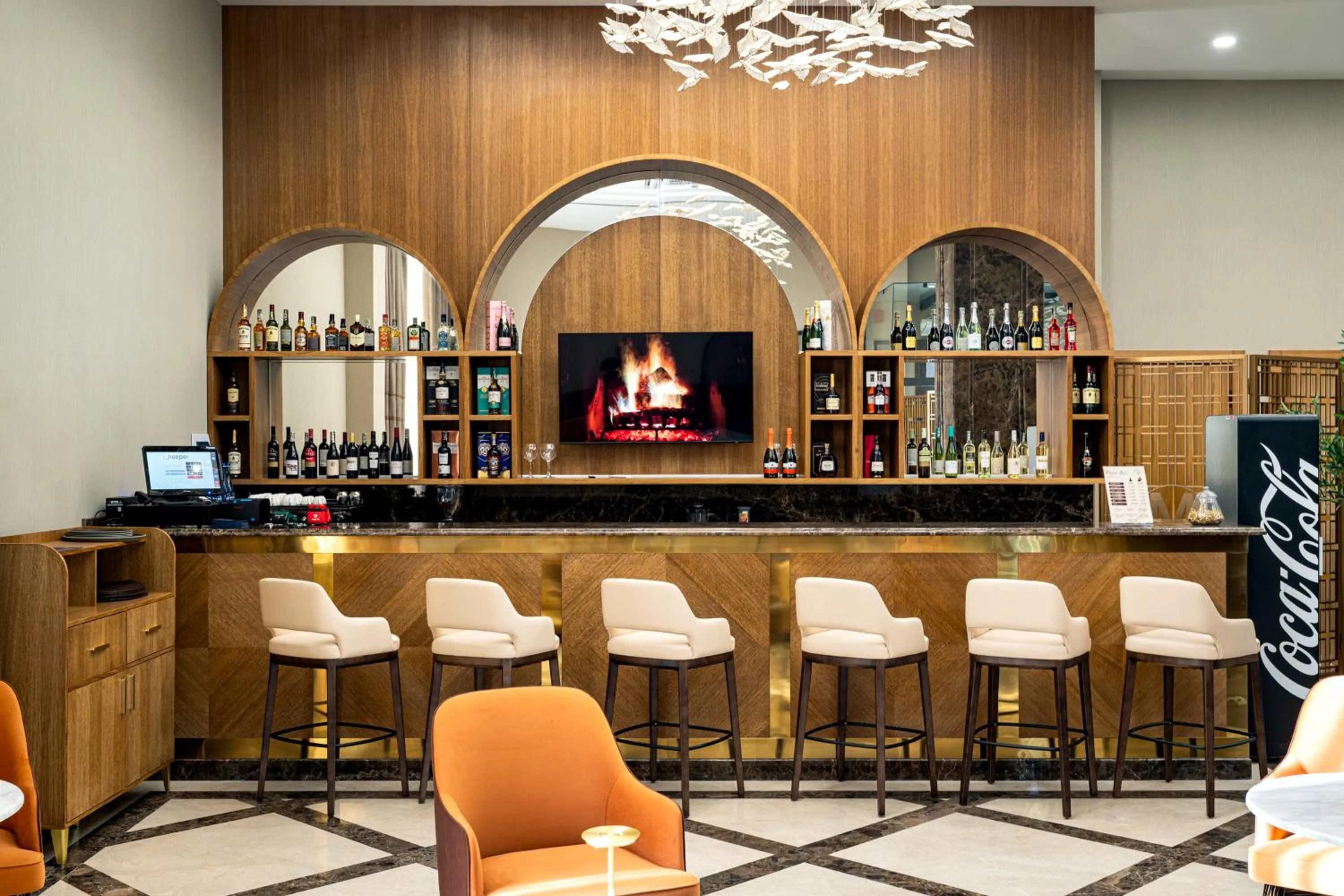 Restaurant/places to eat in Mardan Hotel