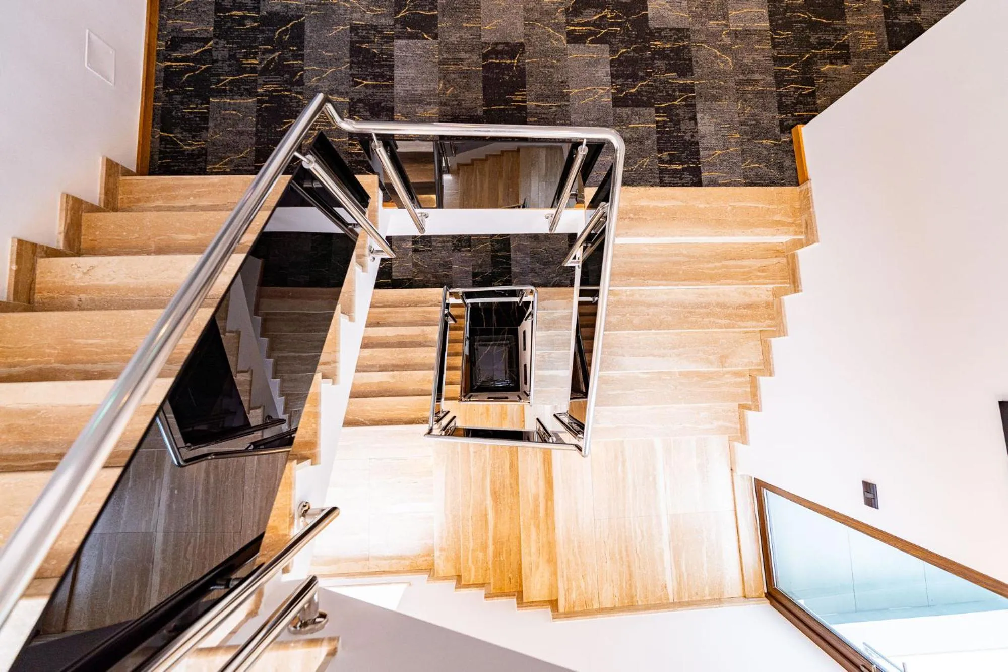 HOW Boutique and Hotel