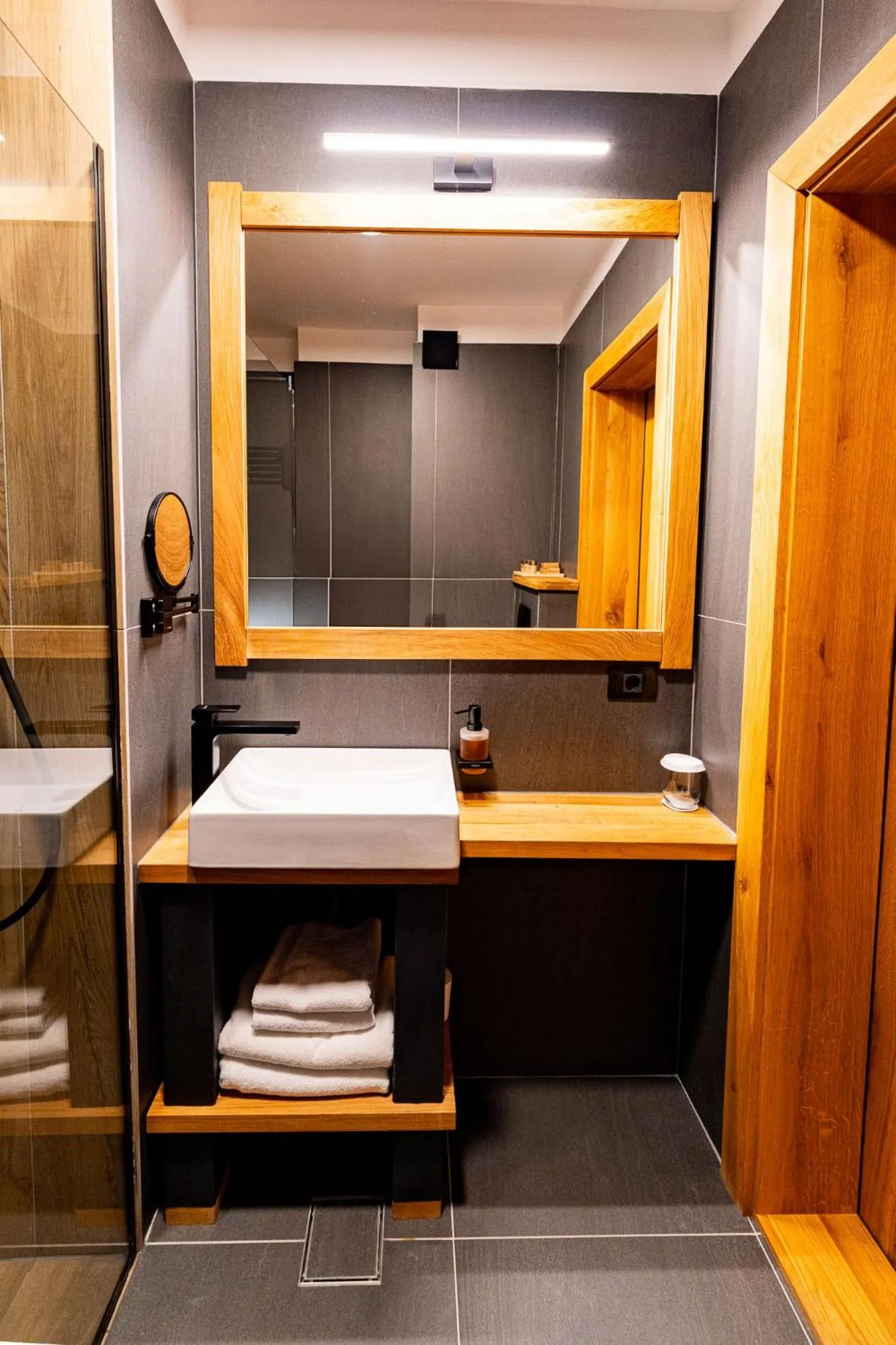 HOW Boutique and Hotel