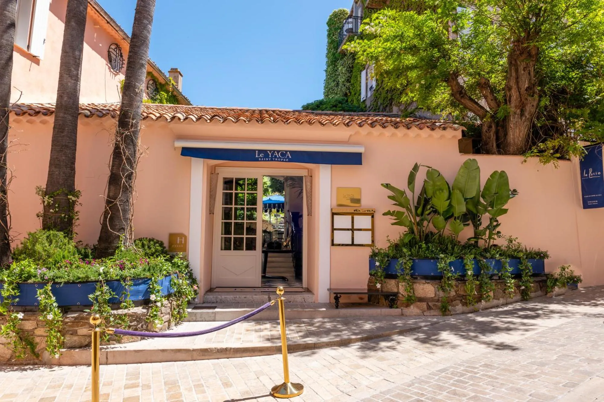 Facade/entrance in Le Yaca Saint-Tropez