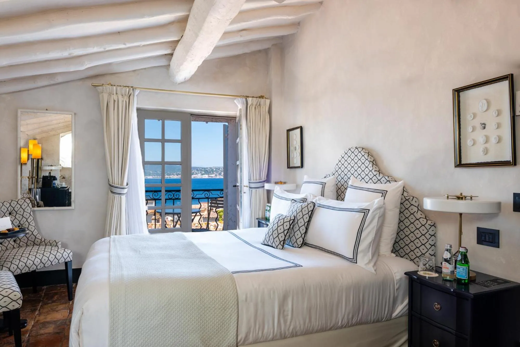 Bedroom, Bed in Le Yaca Saint-Tropez