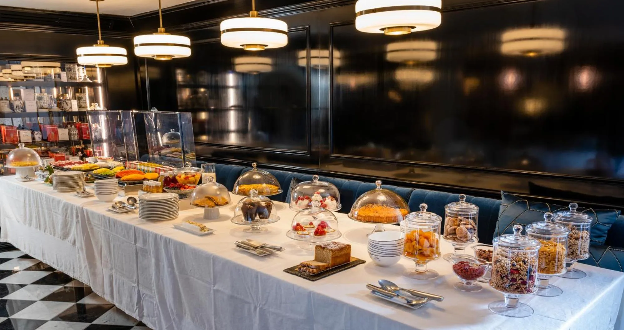 Buffet breakfast in Le Yaca Saint-Tropez