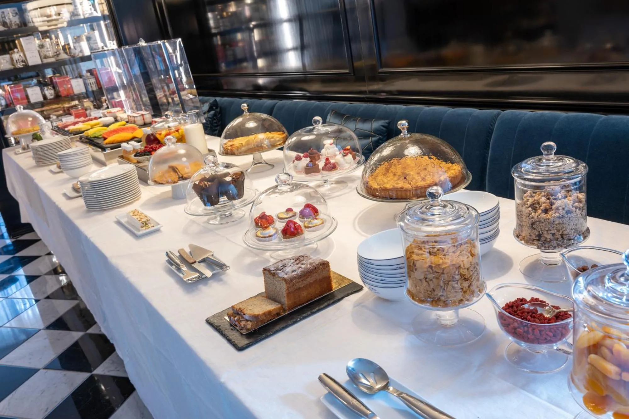 Buffet breakfast in Le Yaca Saint-Tropez