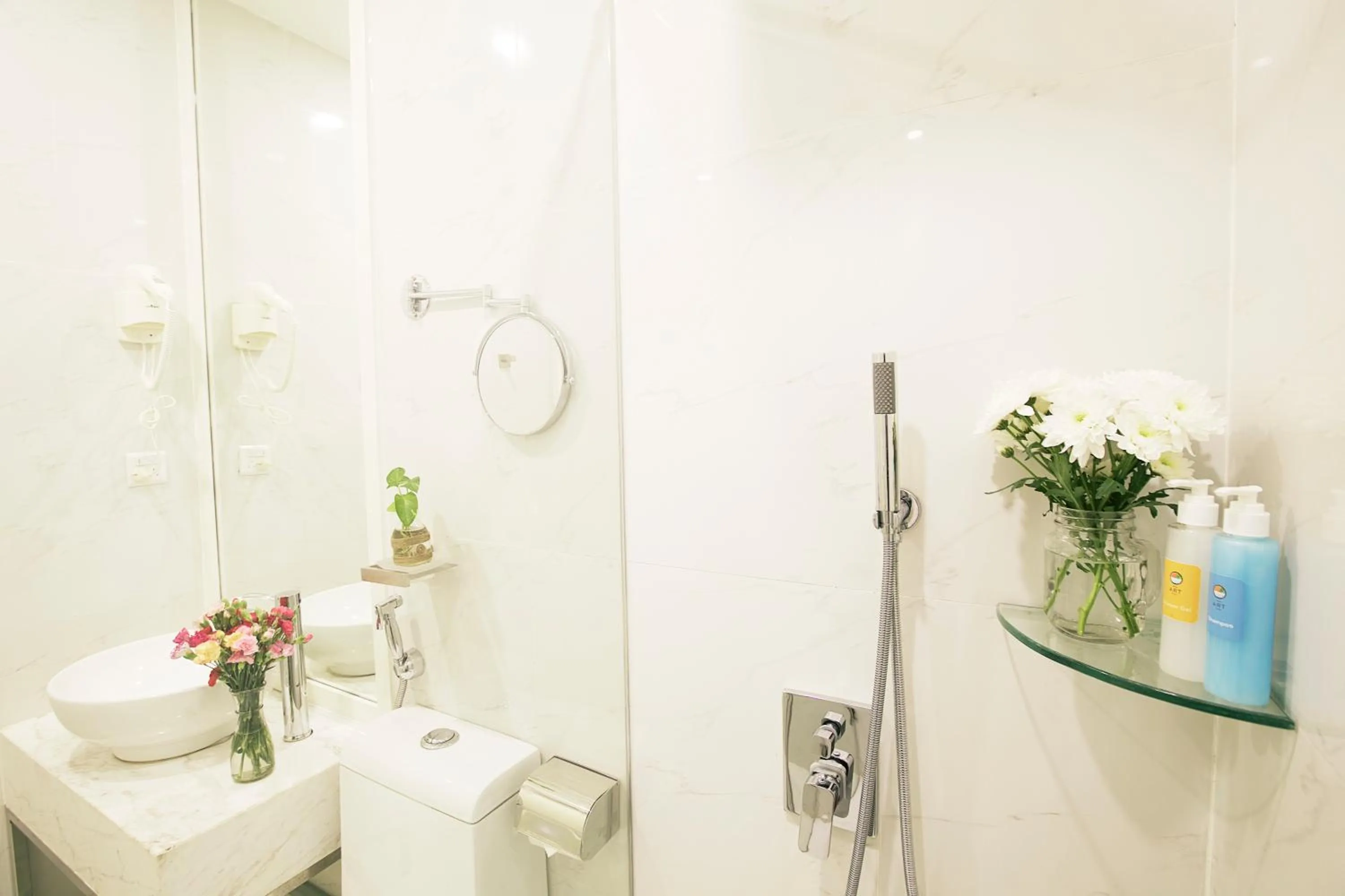 Shower in Palmier Hotel - Art House Da Nang