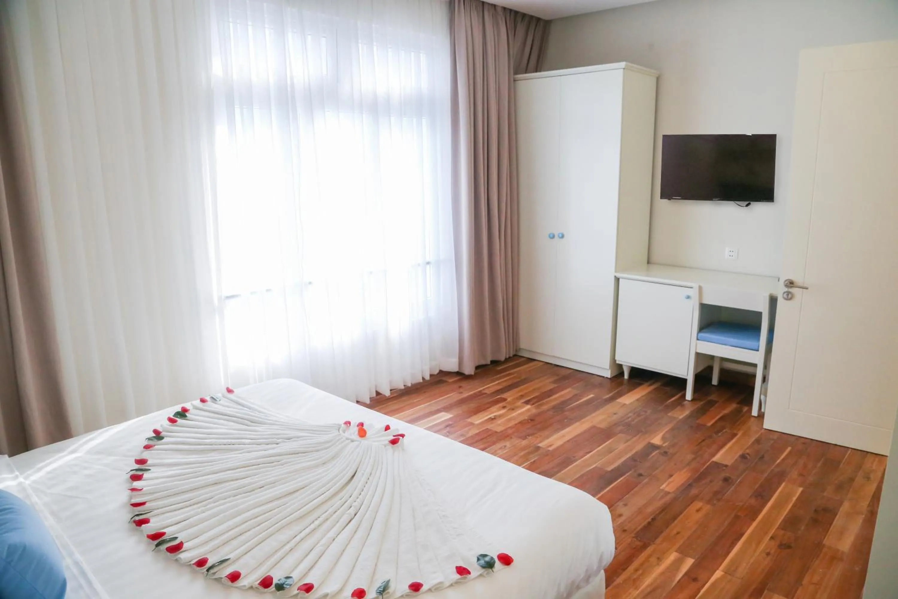 Bedroom, Bed in Palmier Hotel - Art House Da Nang