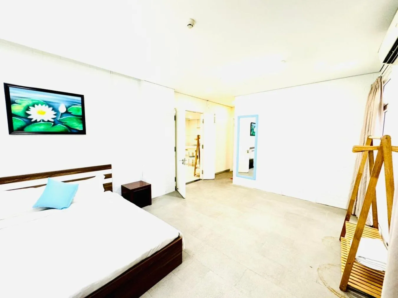 Communal lounge/ TV room, Bed in Palmier Hotel - Art House Da Nang