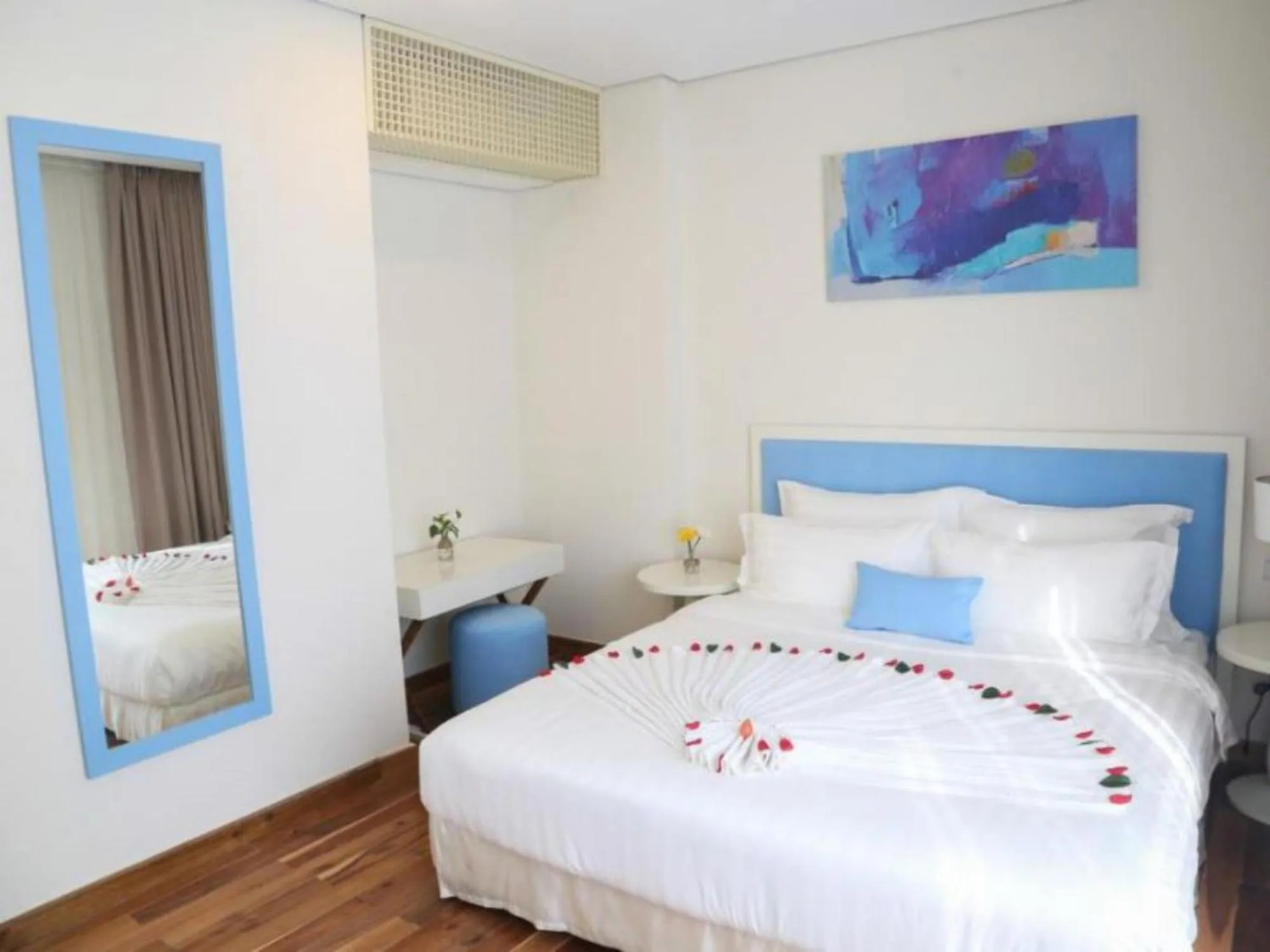 Bed in Palmier Hotel - Art House Da Nang