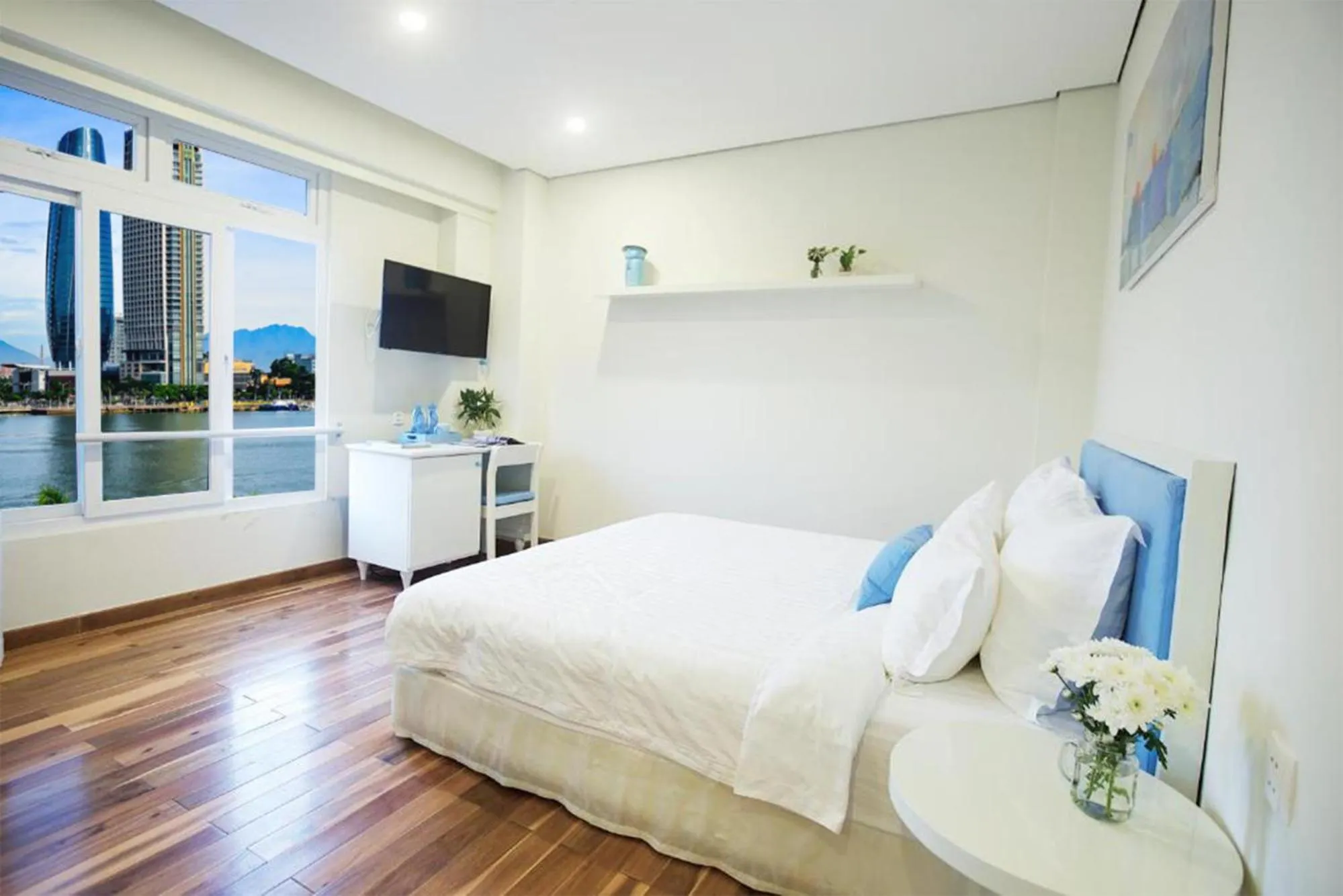 Photo of the whole room, Bed in Palmier Hotel - Art House Da Nang