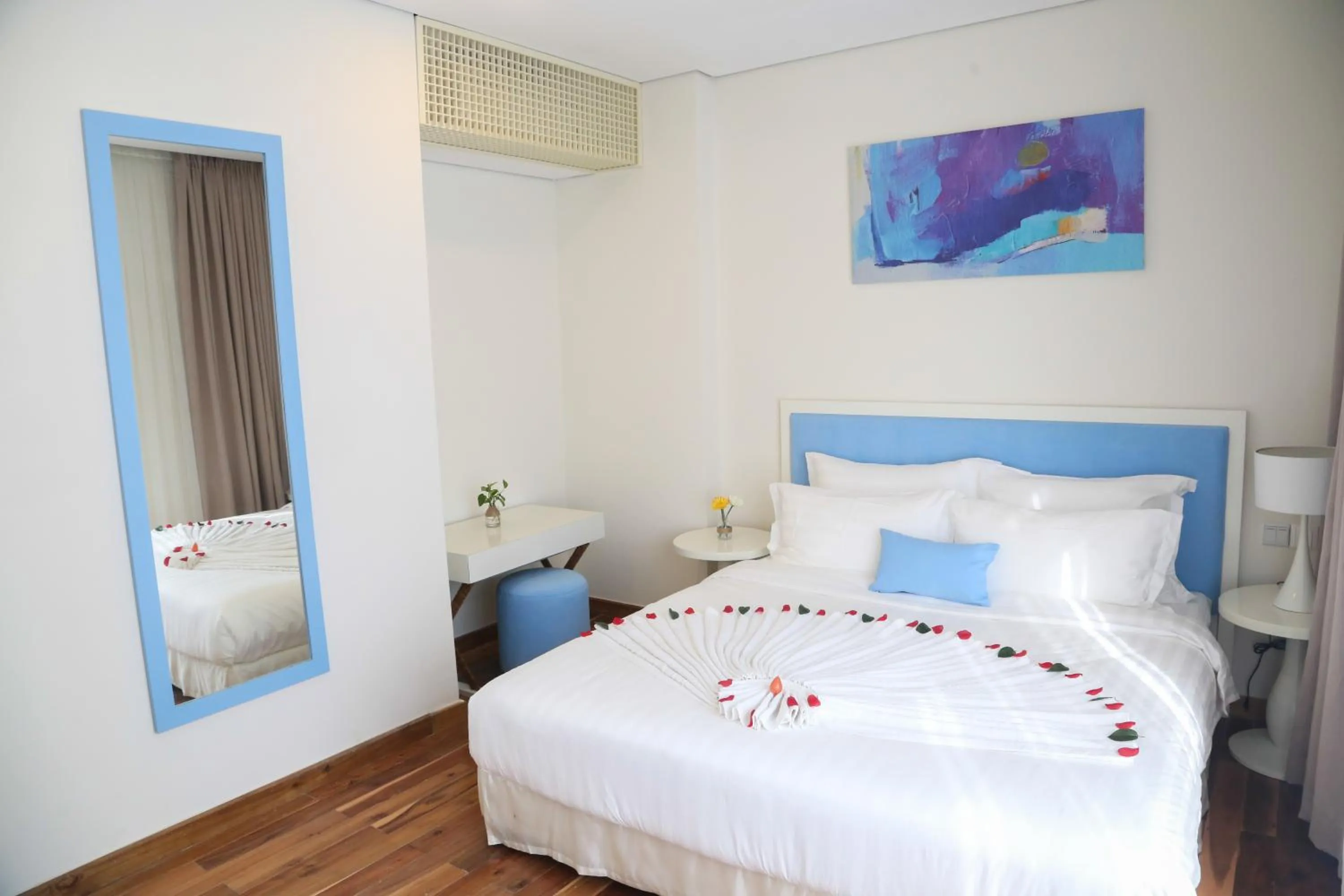 Bedroom, Bed in Palmier Hotel - Art House Da Nang