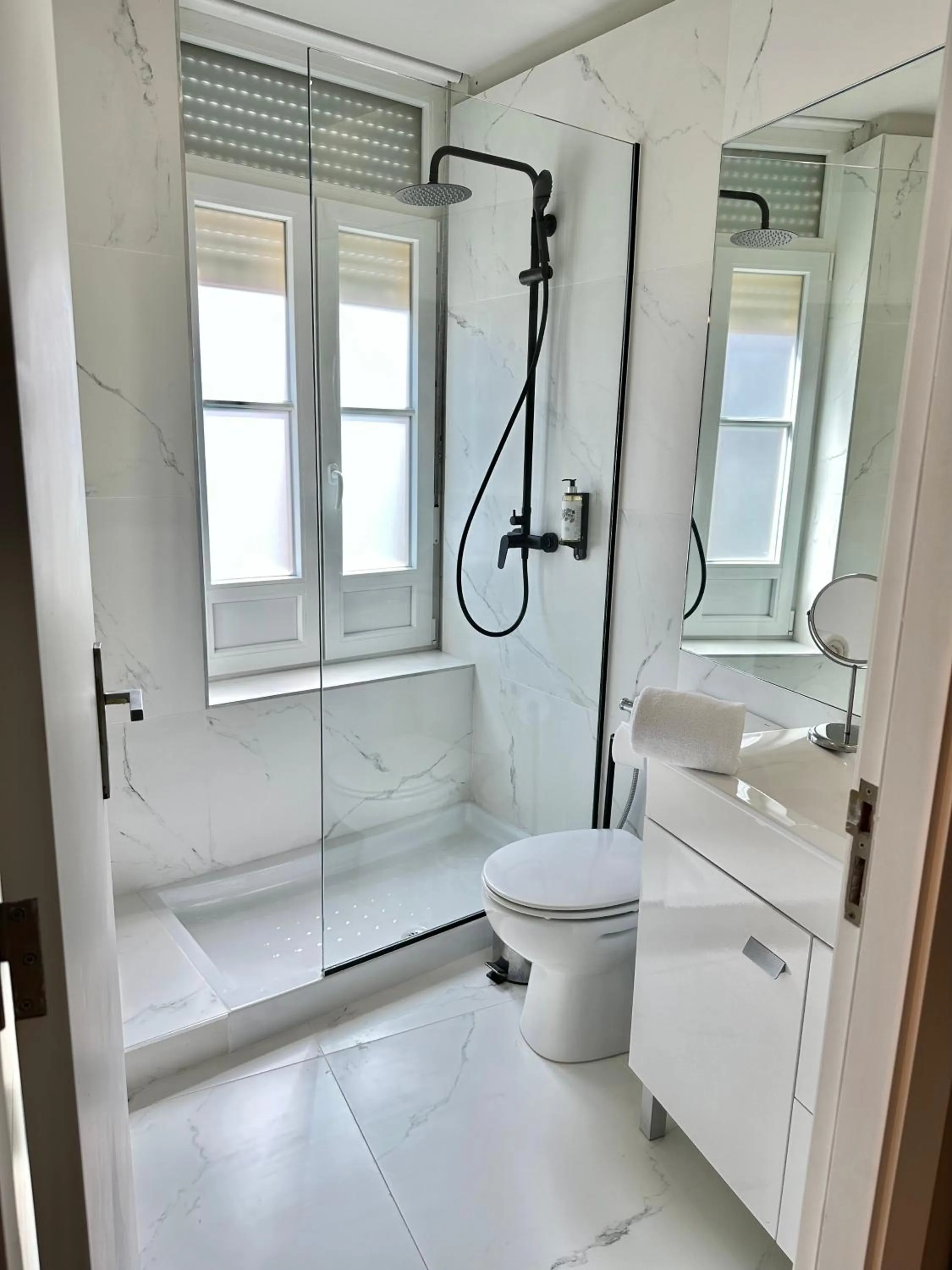 Toilet in YOUROPO - Capela