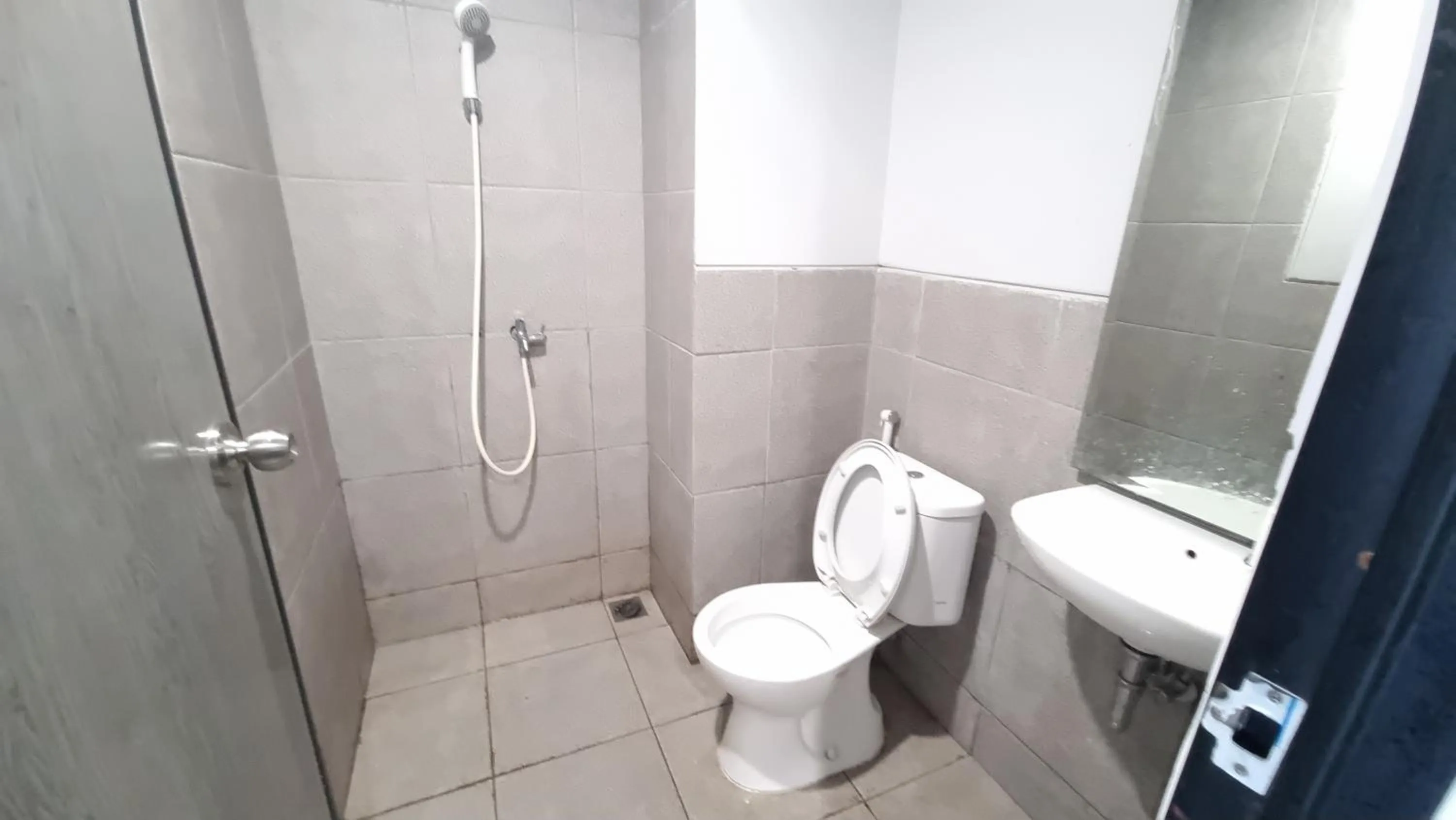 Bathroom in Dancenter Bekasi Formerly Riverdale