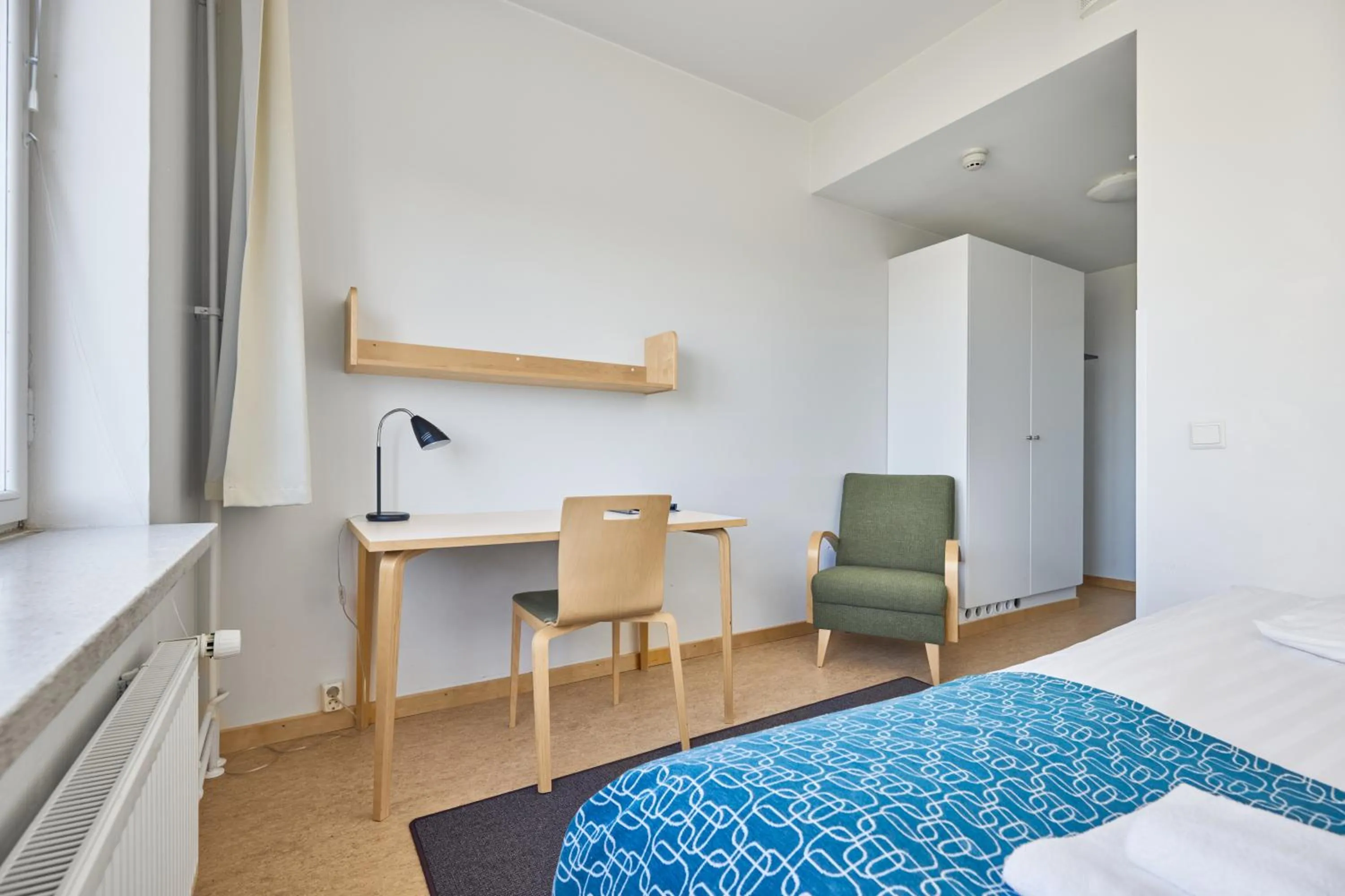 Photo of the whole room, Bed in Töölö Towers