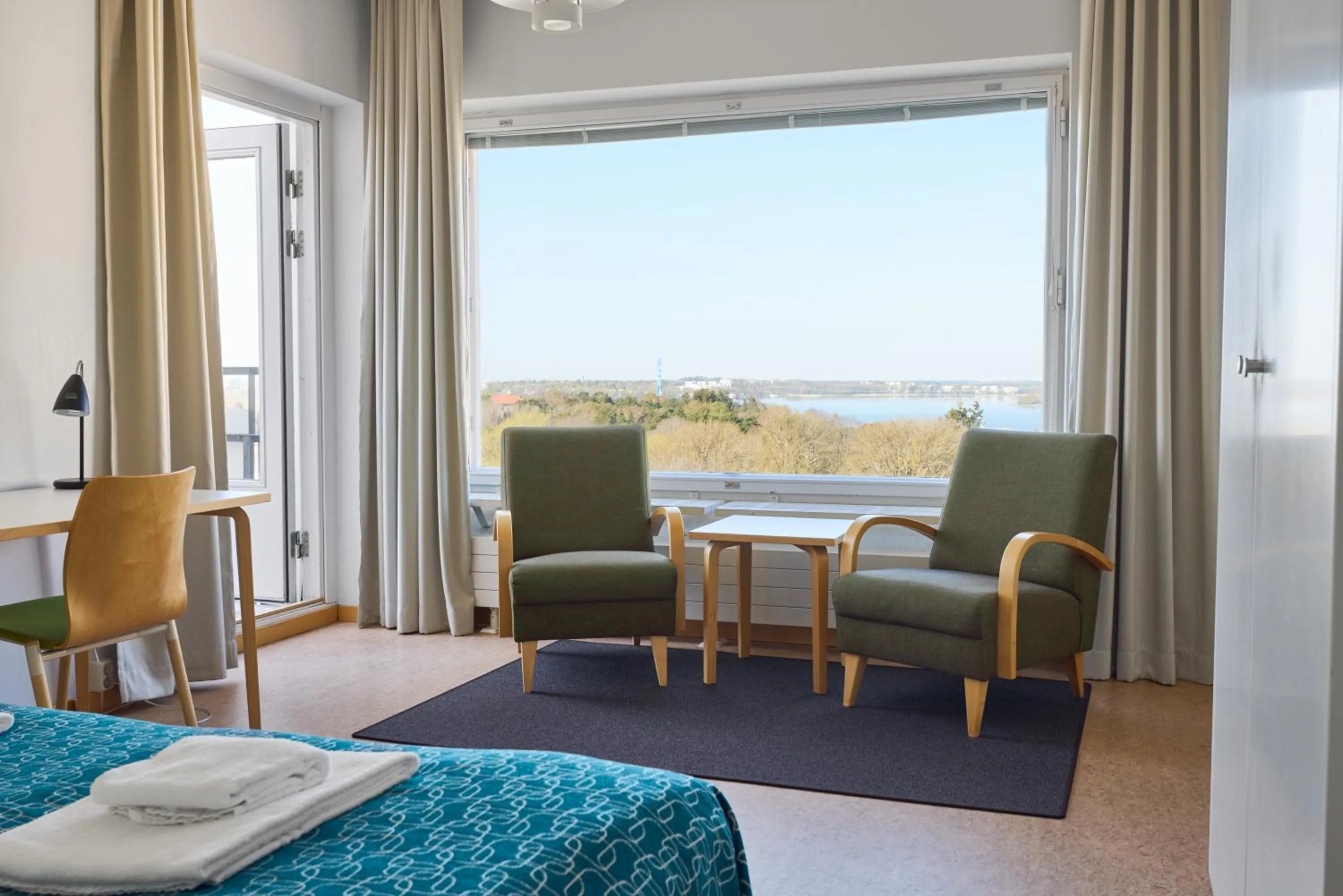 Photo of the whole room, Bed in Töölö Towers