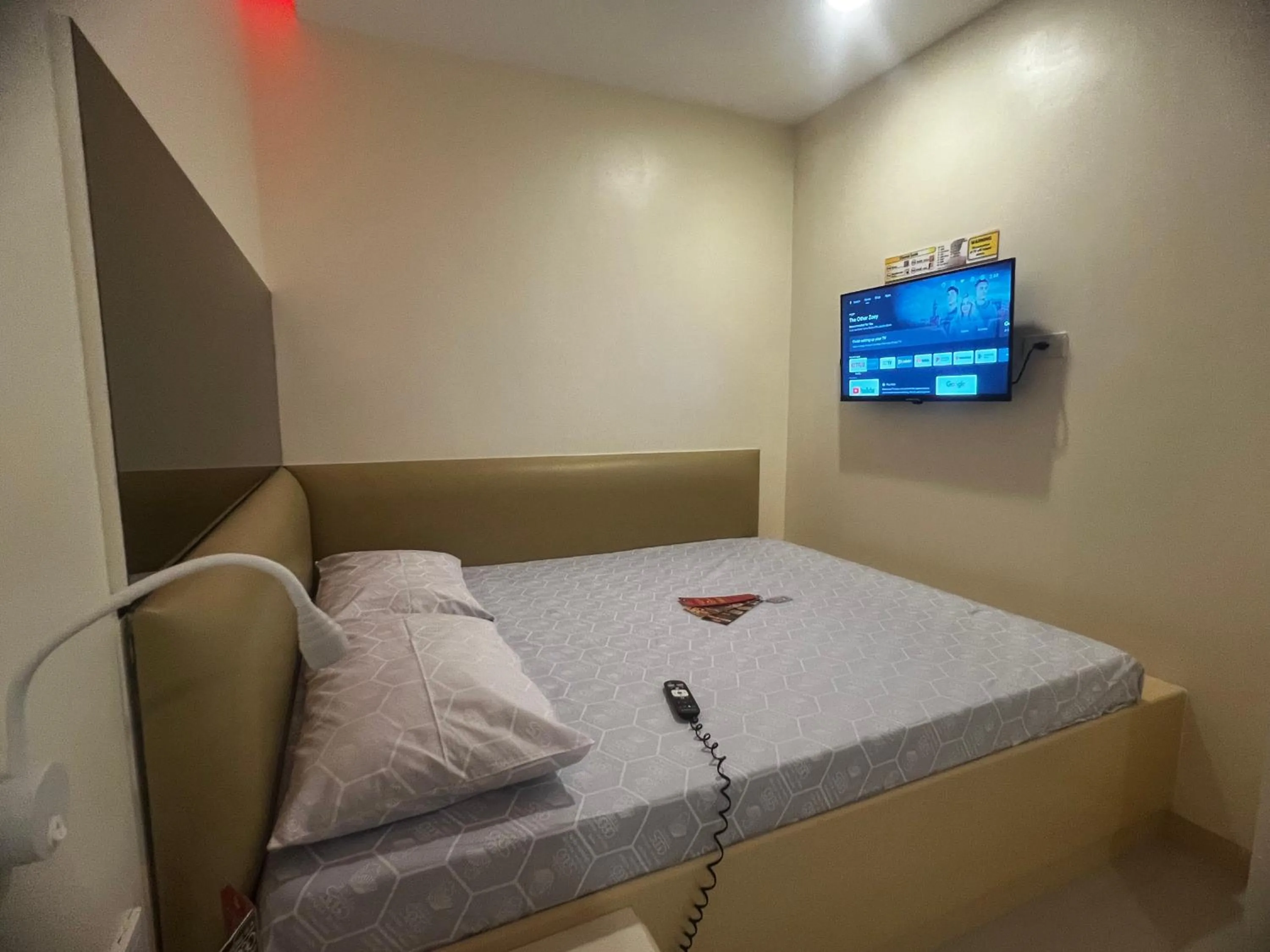Bedroom, Bed in Hotel Sogo EDSA Shaw Blvd