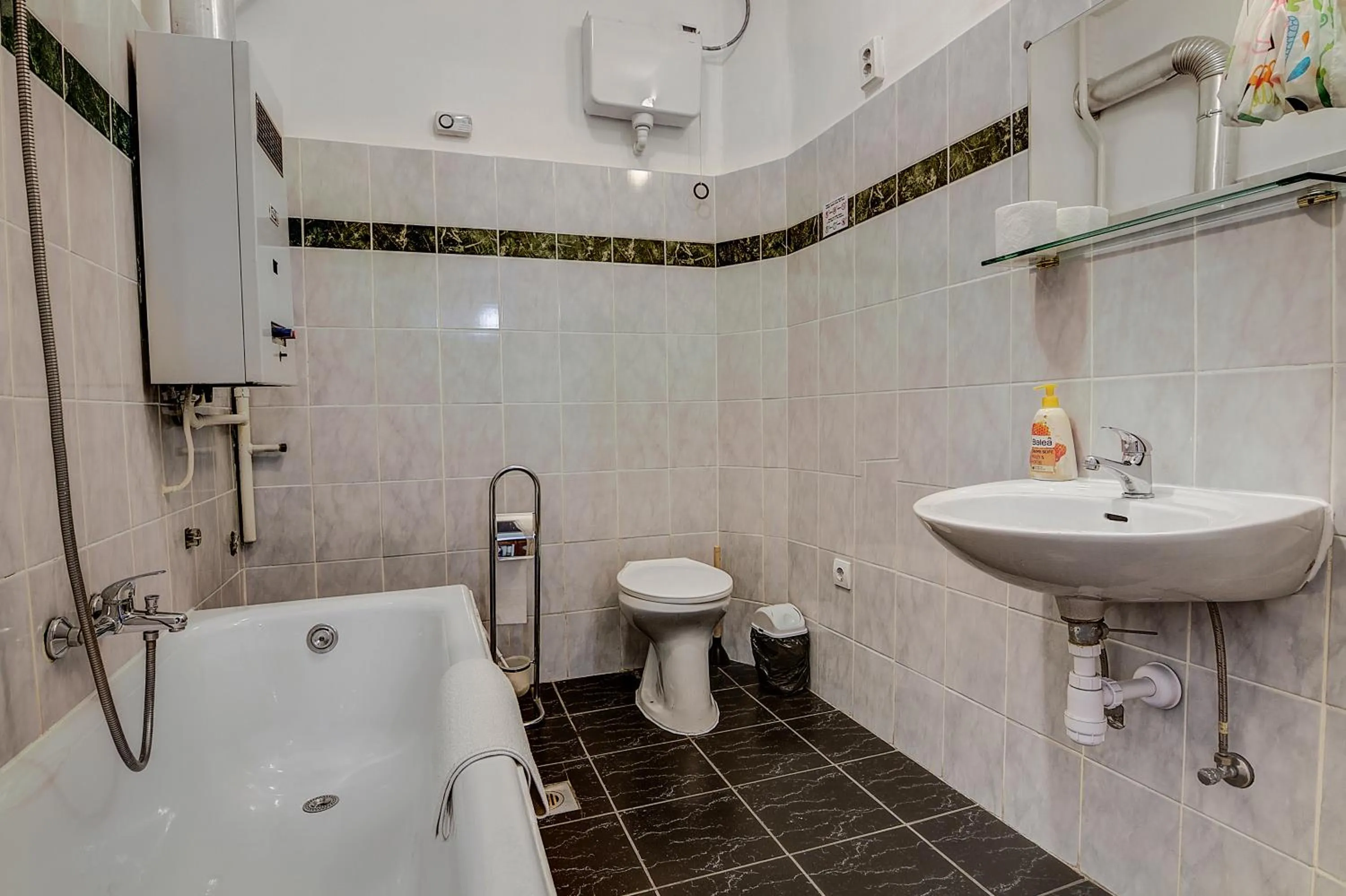 Bathroom in Pal's Hostel and Apartments