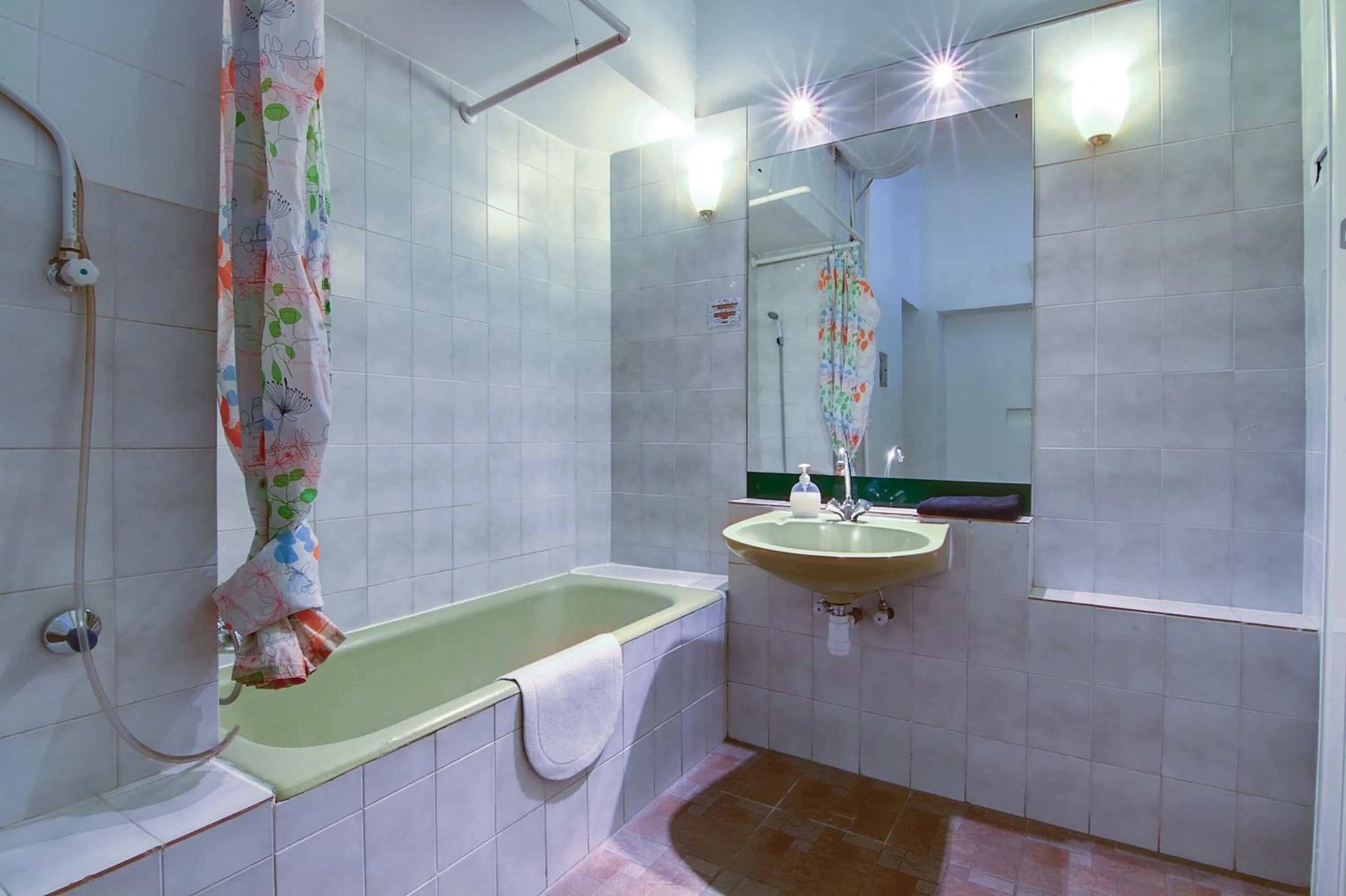 Bathroom in Pal's Hostel and Apartments