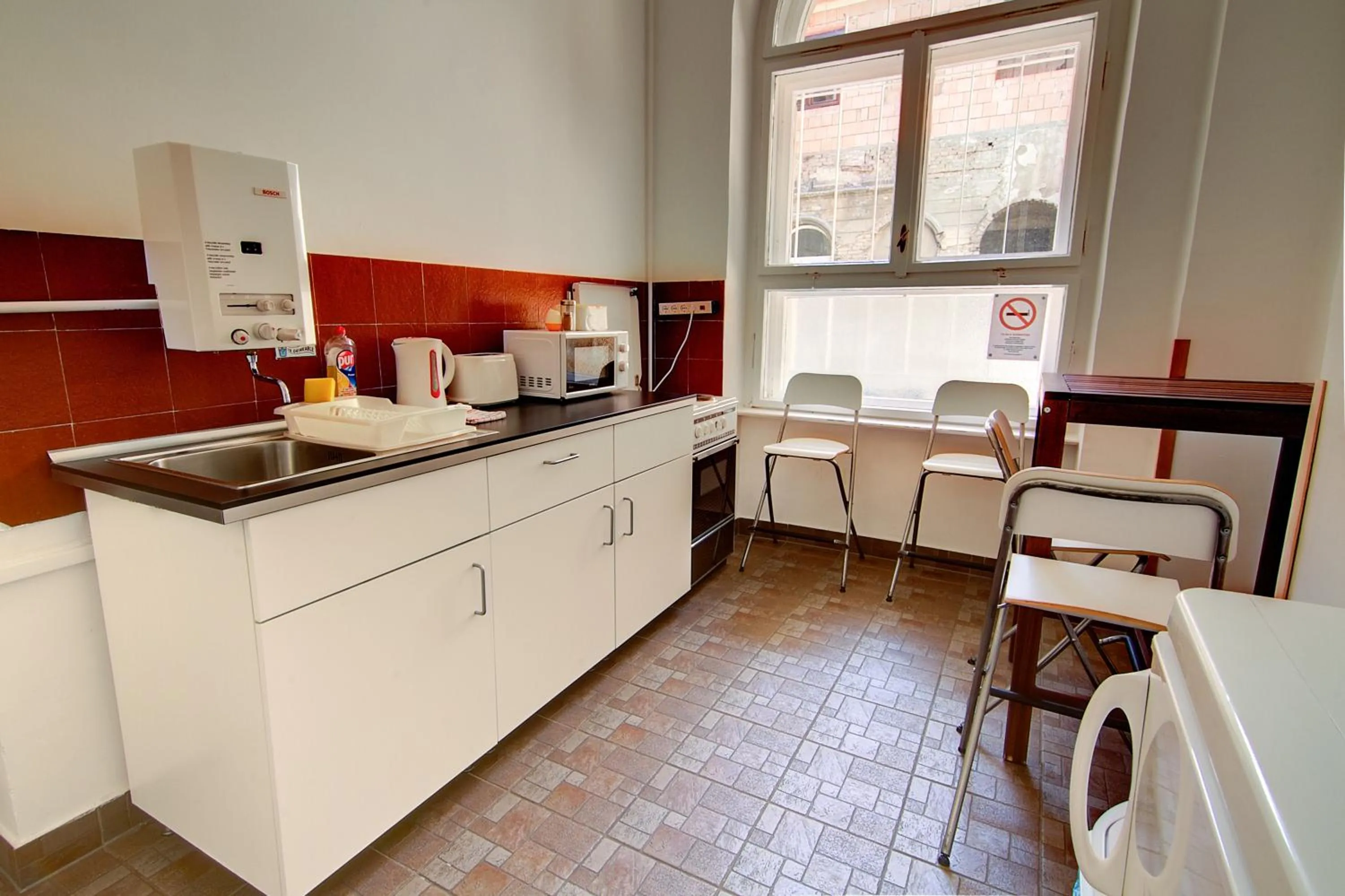 kitchen in Pal's Hostel and Apartments