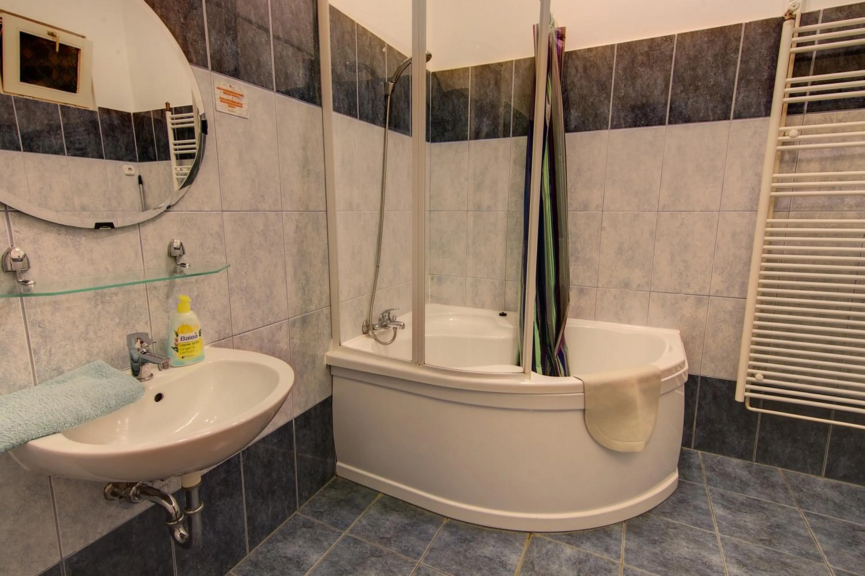 Bathroom in Pal's Hostel and Apartments