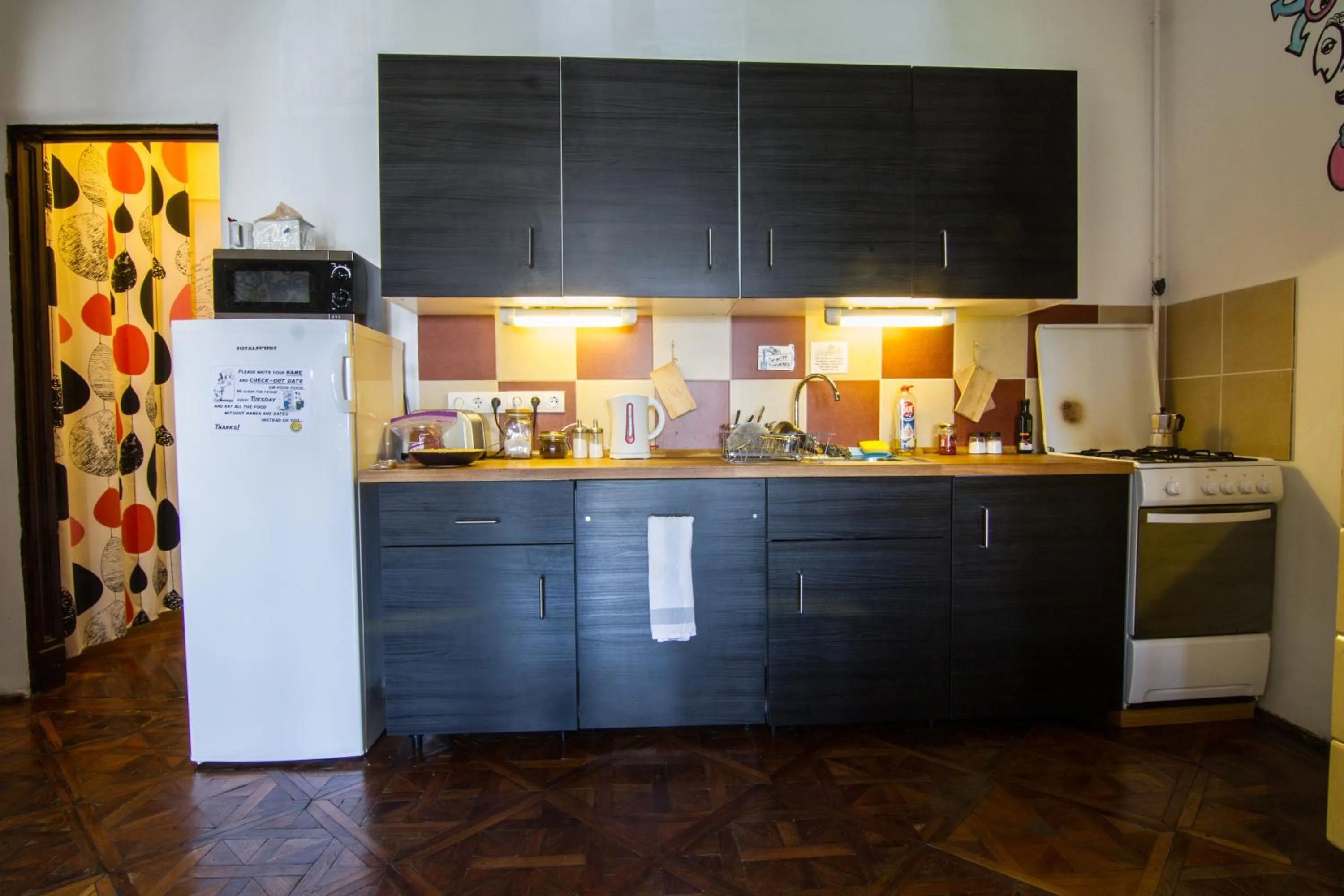 Kitchen or kitchenette in Pal's Hostel and Apartments
