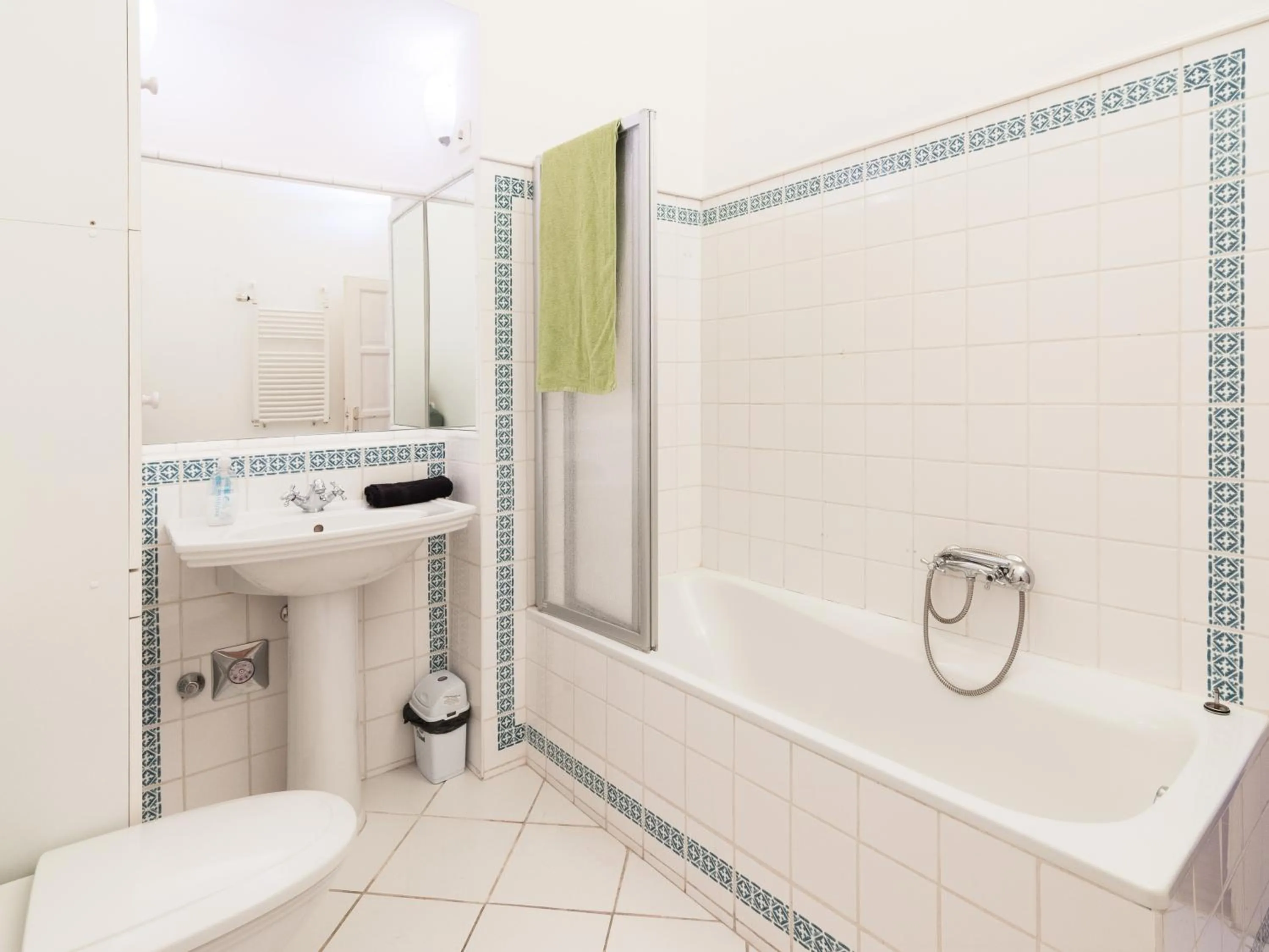 Bathroom in Pal's Hostel and Apartments