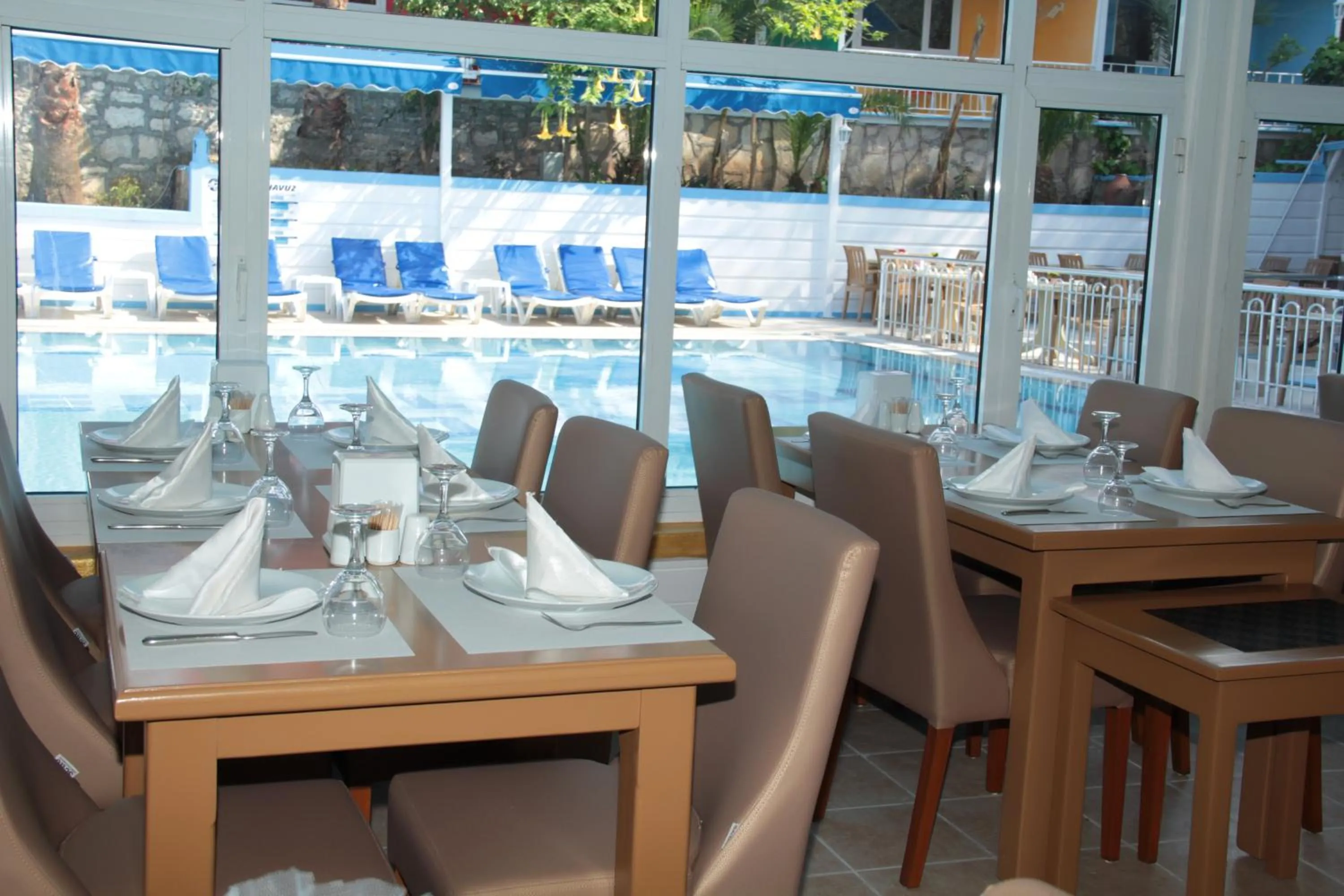 Restaurant/places to eat in Side Temple Hotel