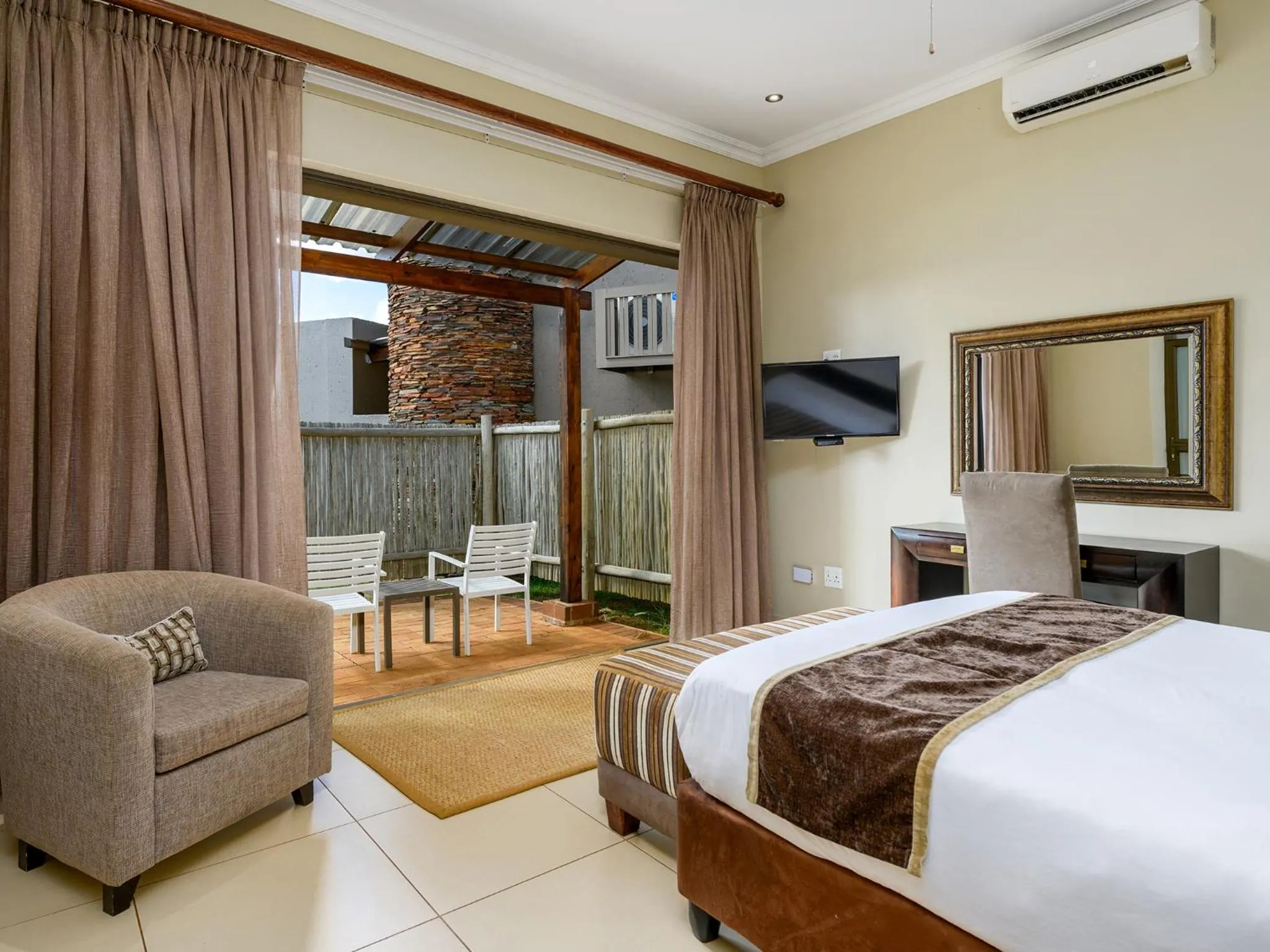 Bedroom in Monomotapa Village