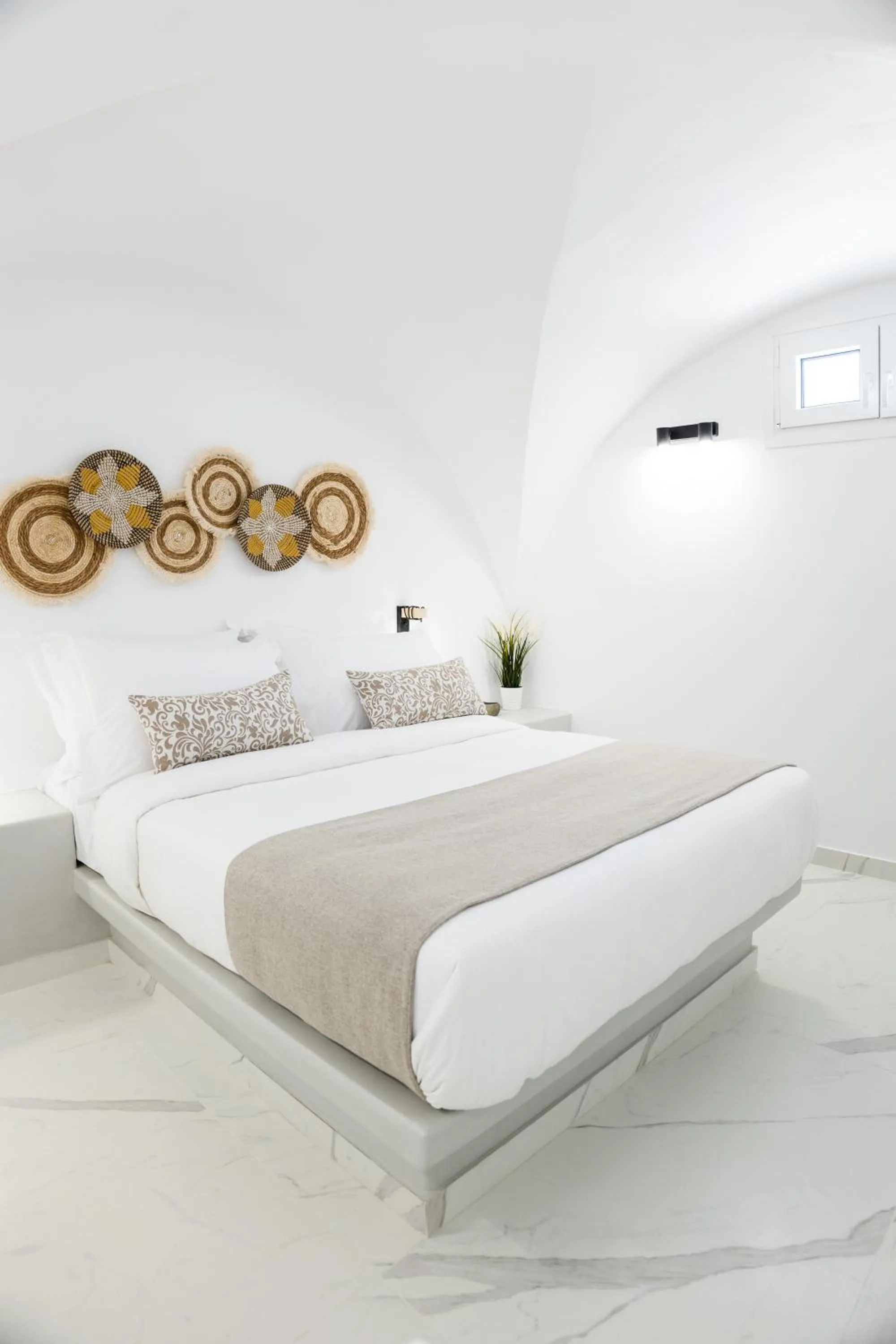 Bed in Kýma Perissa