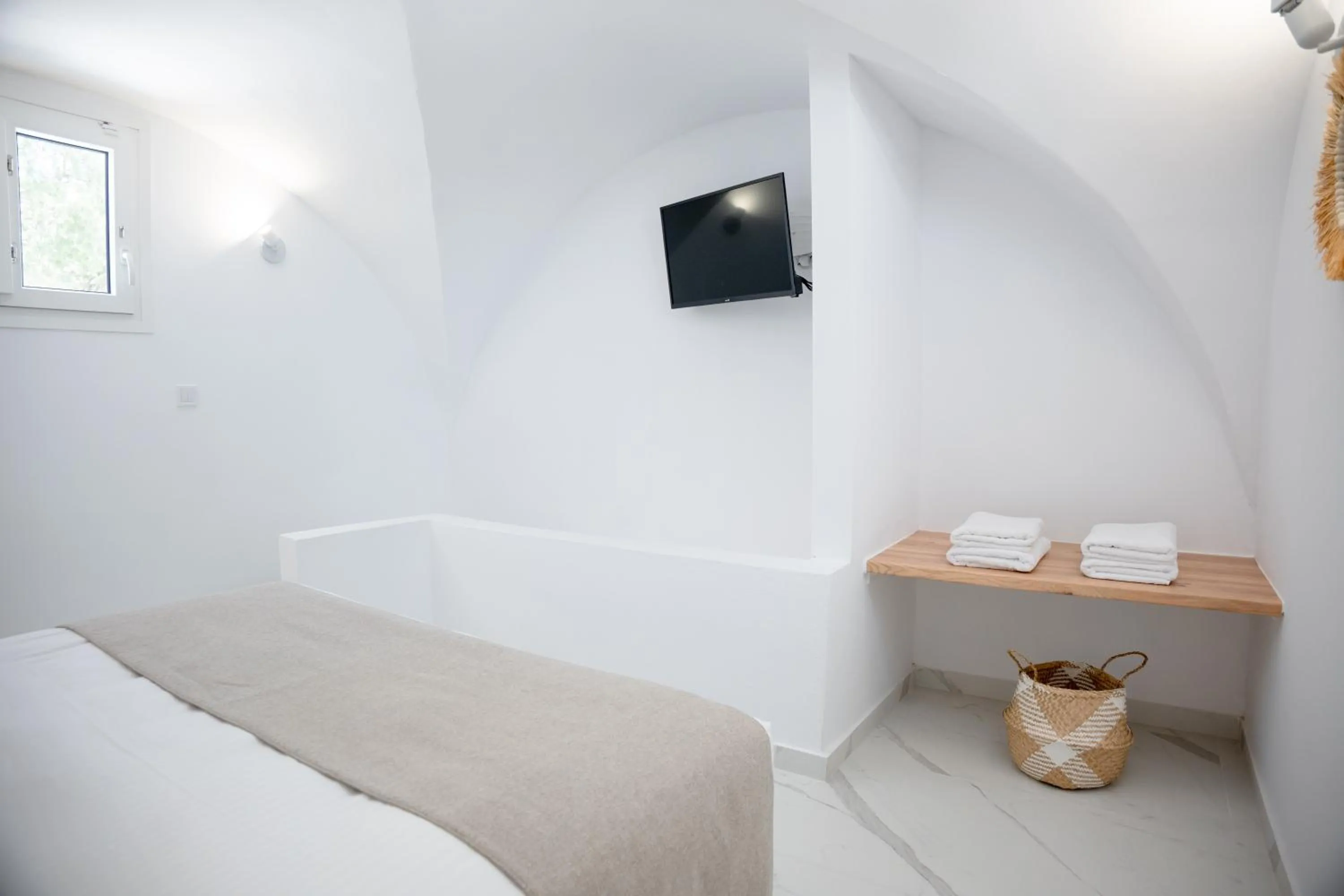 TV and multimedia, Bed in Kýma Perissa