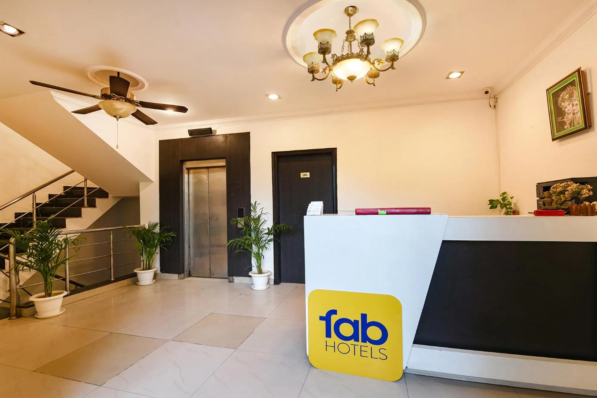 Lobby or reception in FabHotel Velvet Suites Near Millennium City Centre Gurugram