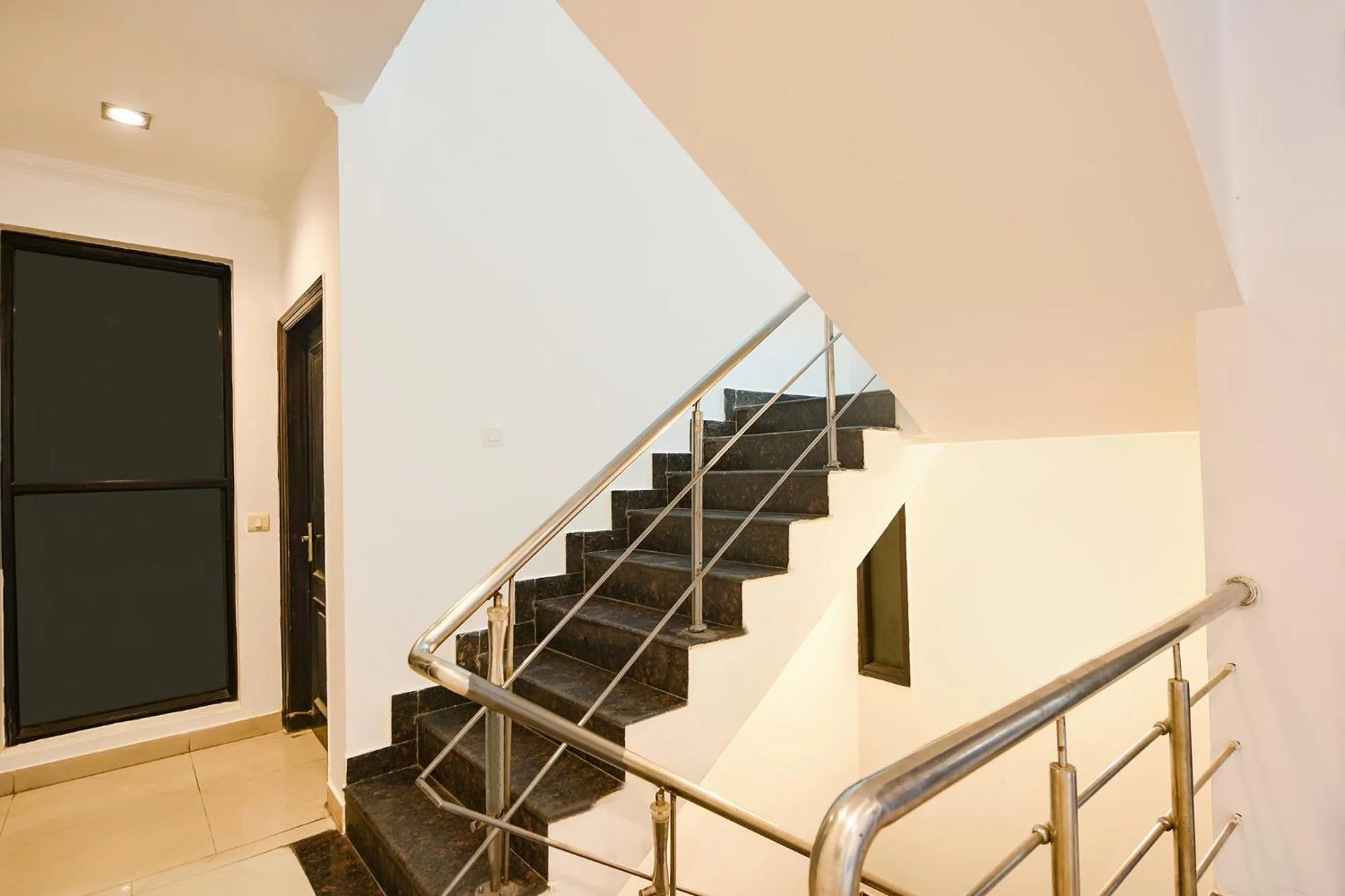 Lobby or reception in FabHotel Velvet Suites Near Millennium City Centre Gurugram