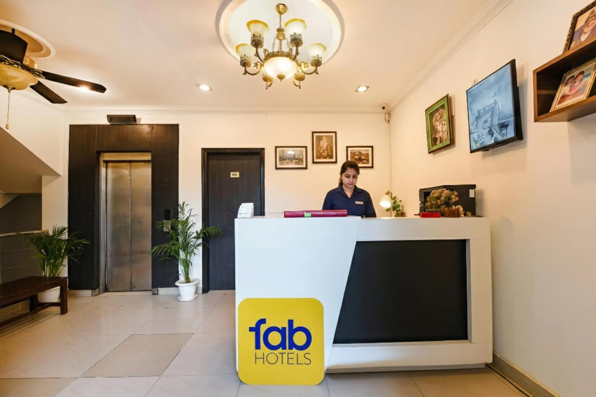 Lobby or reception in FabHotel Velvet Suites Near Millennium City Centre Gurugram