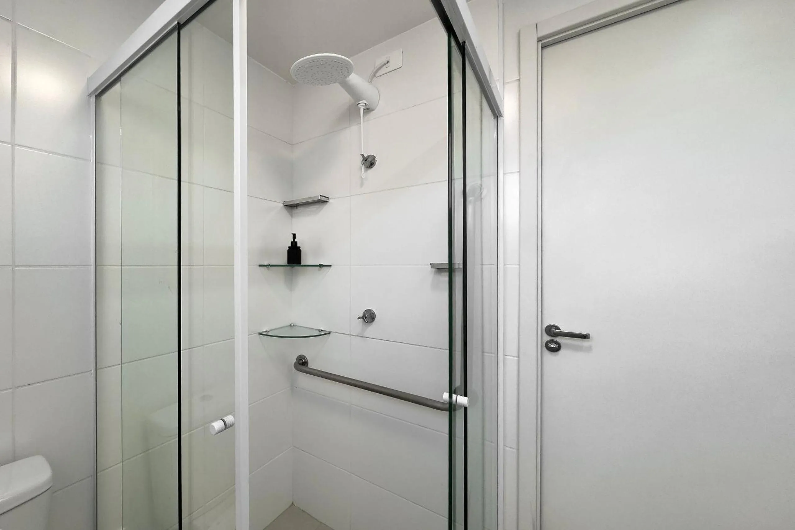 Toilet in Composite Moema