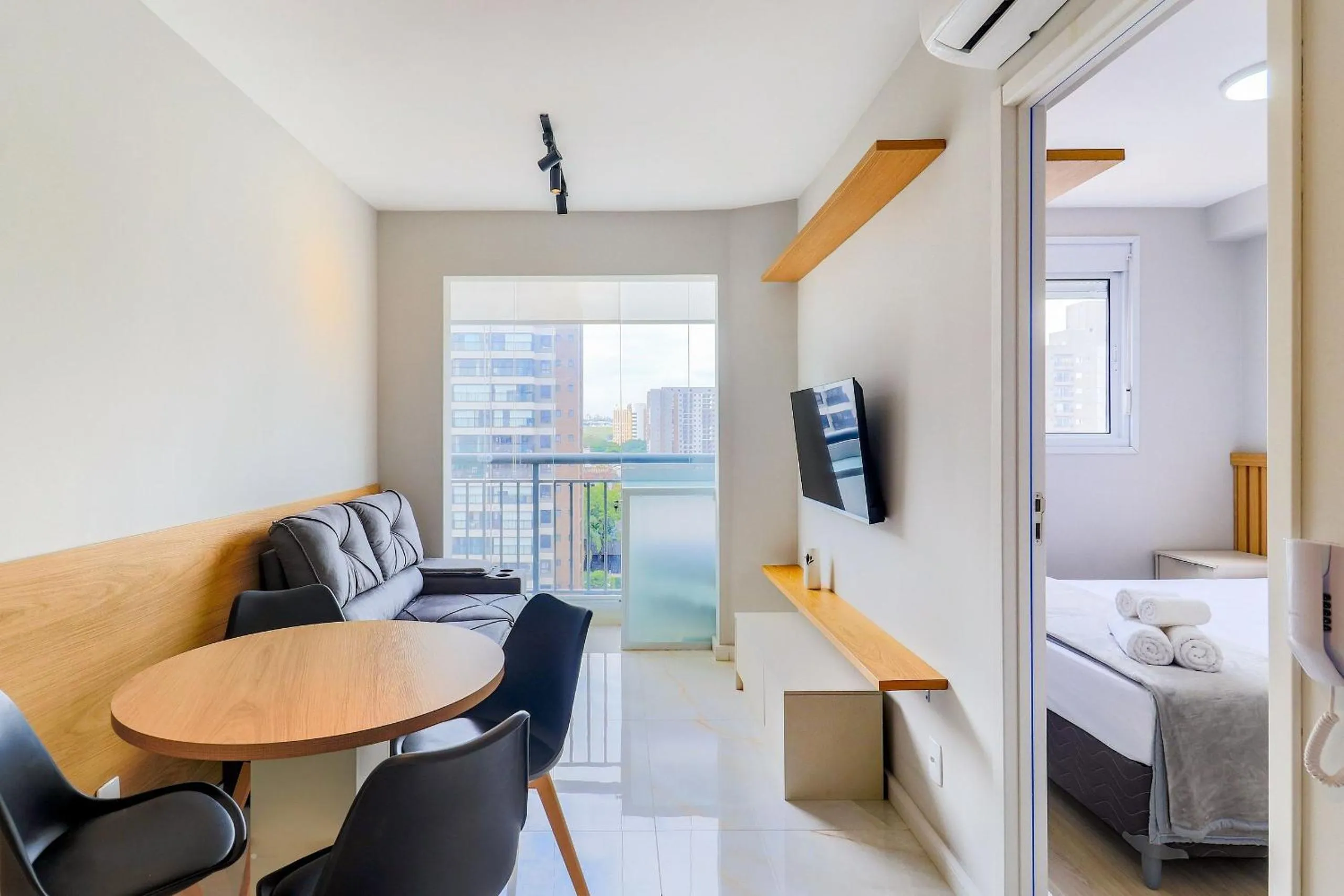 Living room, Bed in Composite Moema