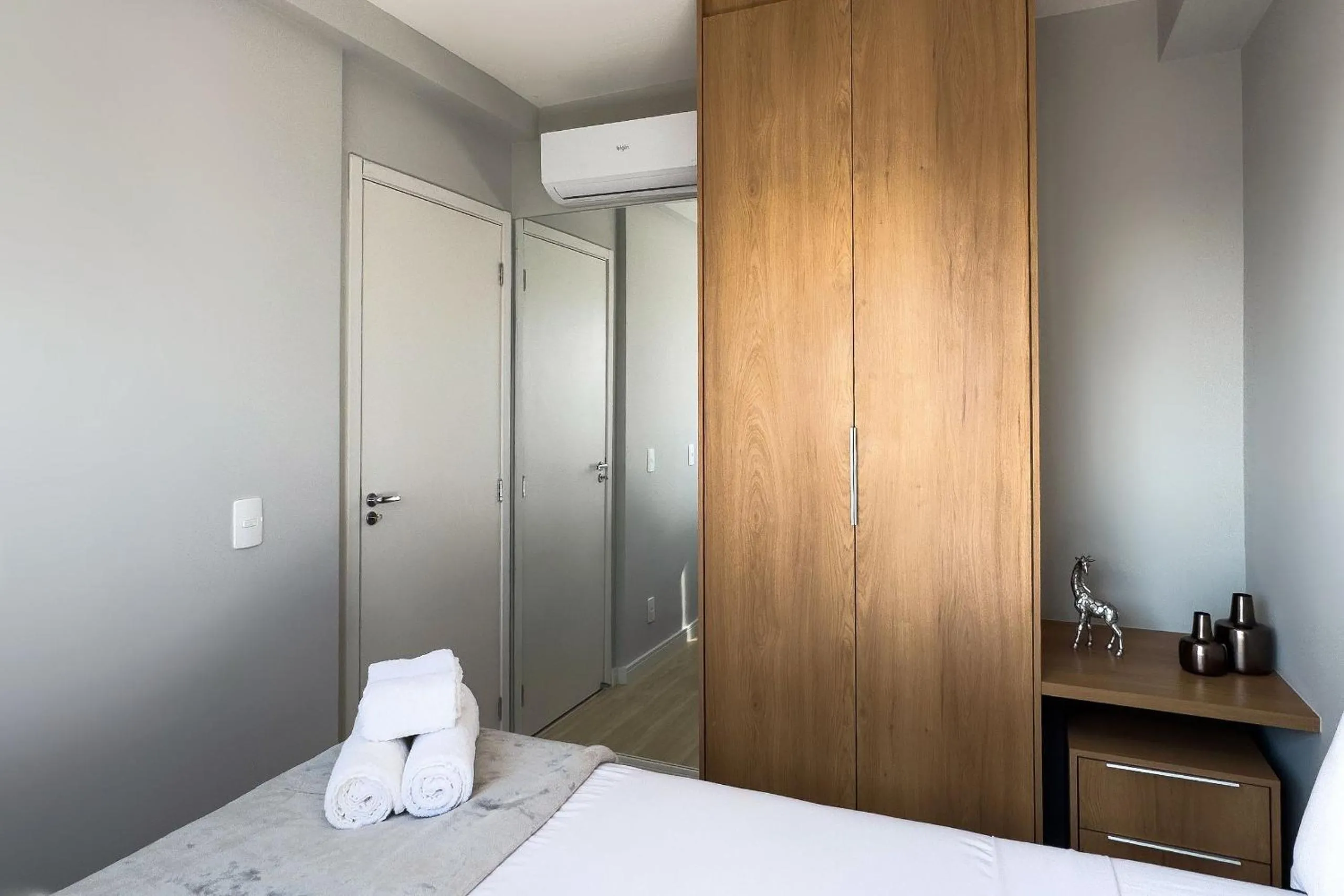 Bedroom, Bed in Composite Moema