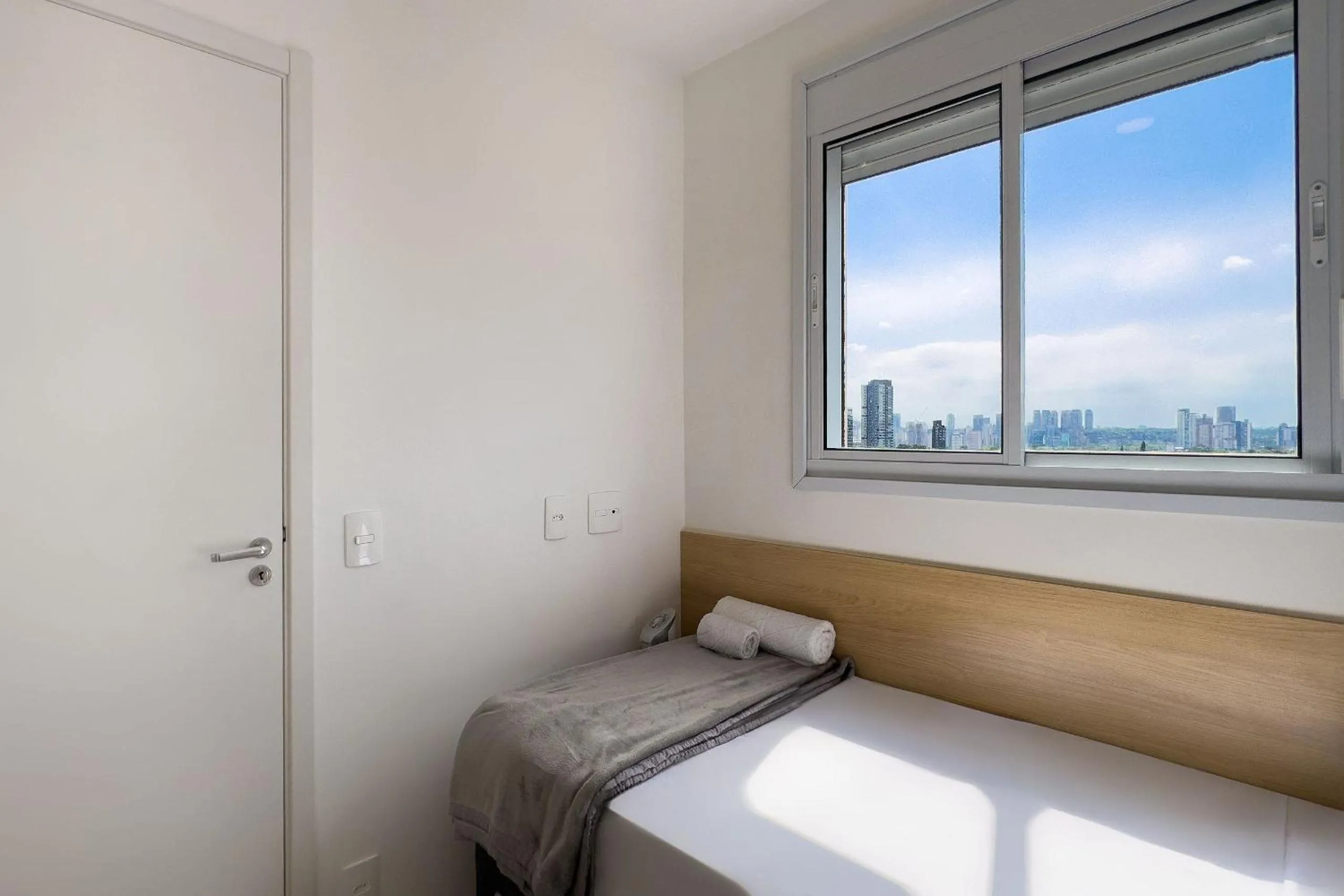 Bedroom, Bed in Composite Moema