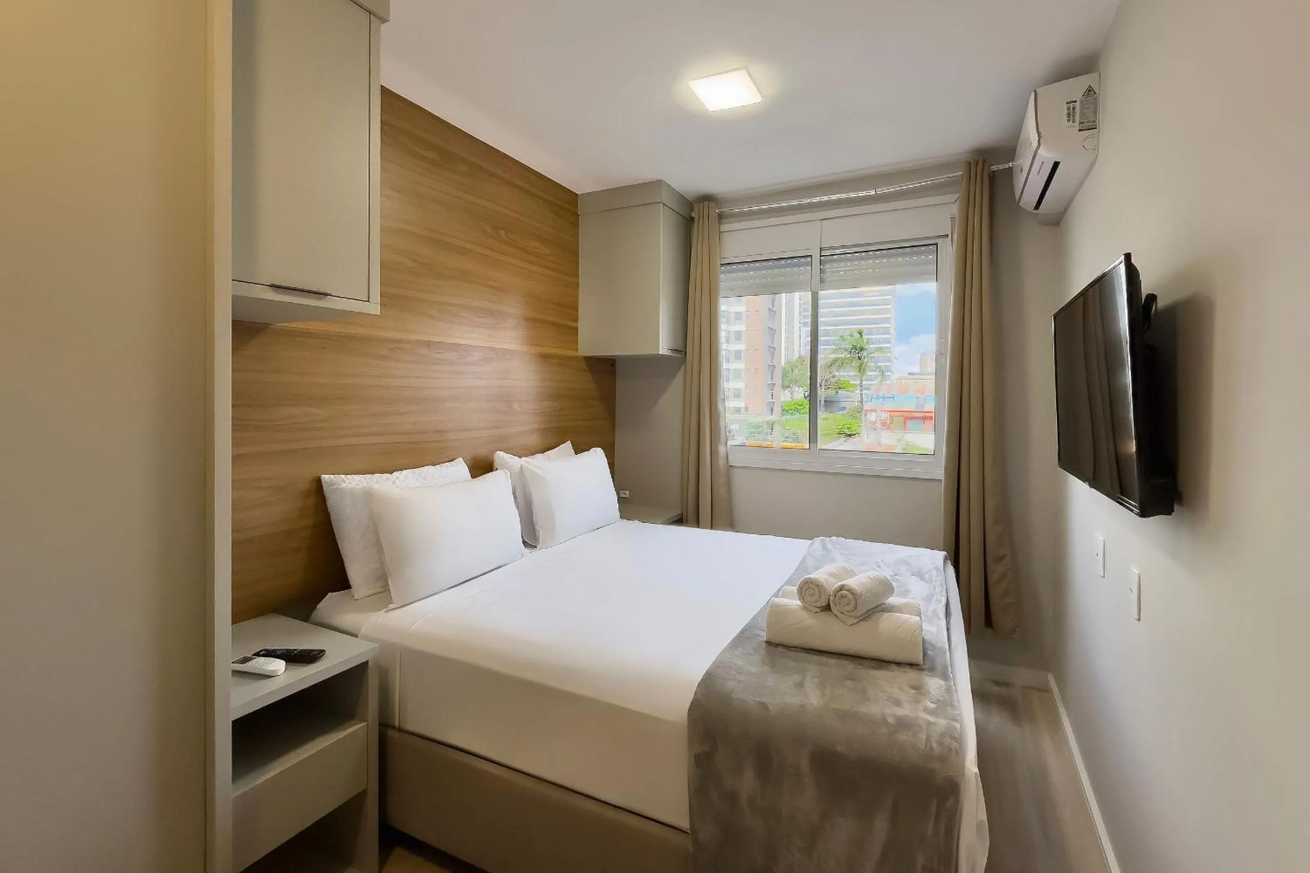 Bedroom, Bed in Composite Moema