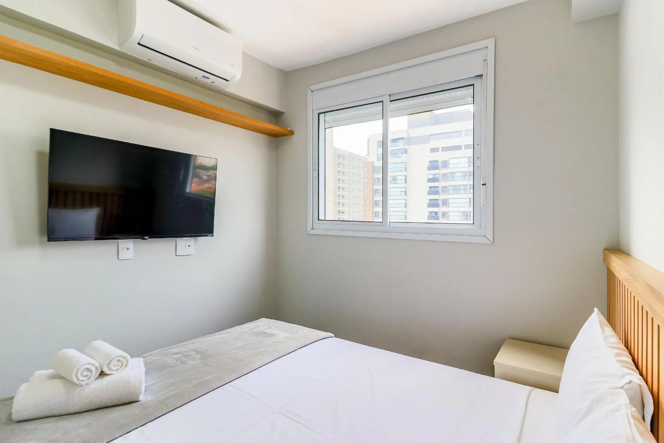 Bedroom, Bed in Composite Moema