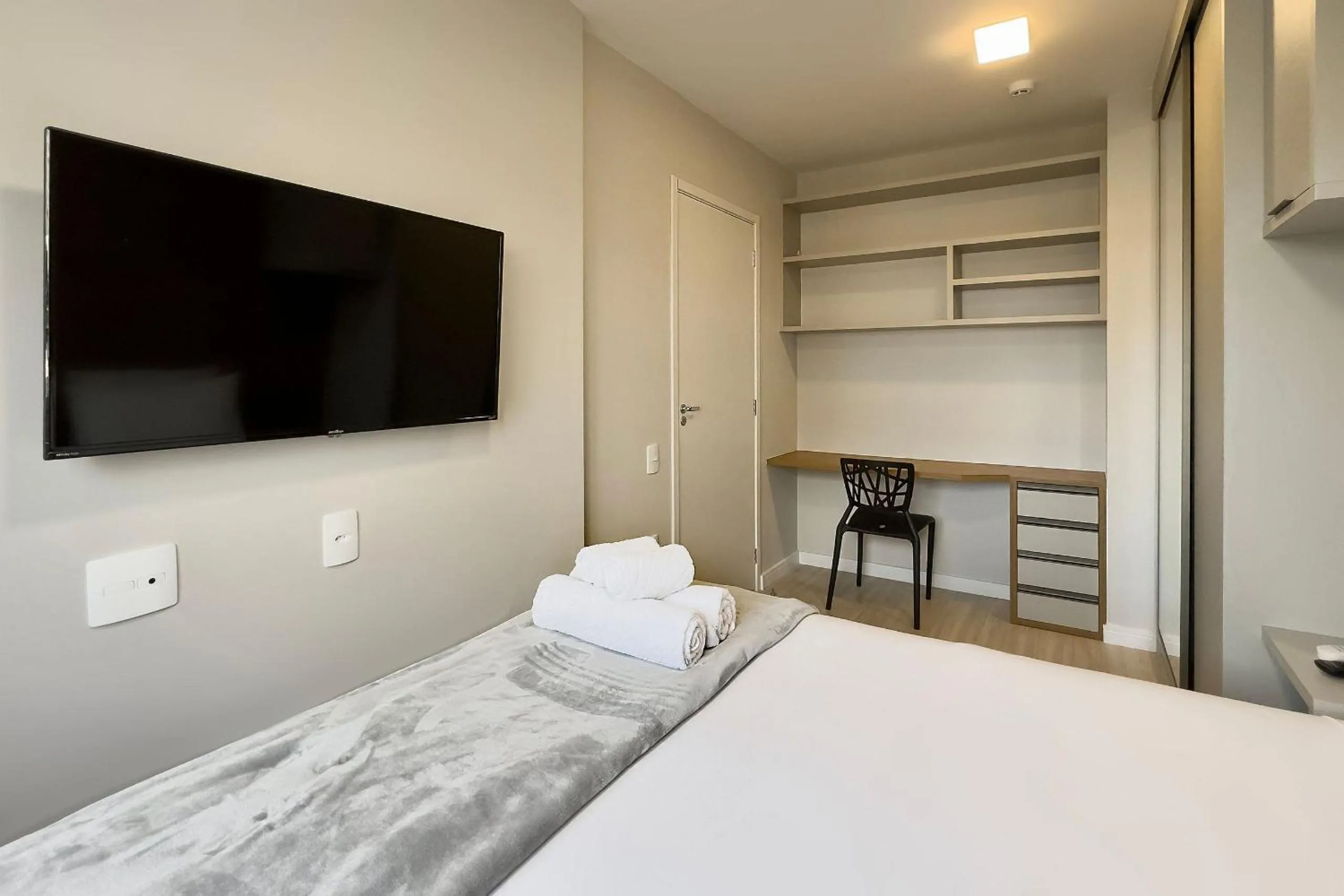 Bedroom, Bed in Composite Moema