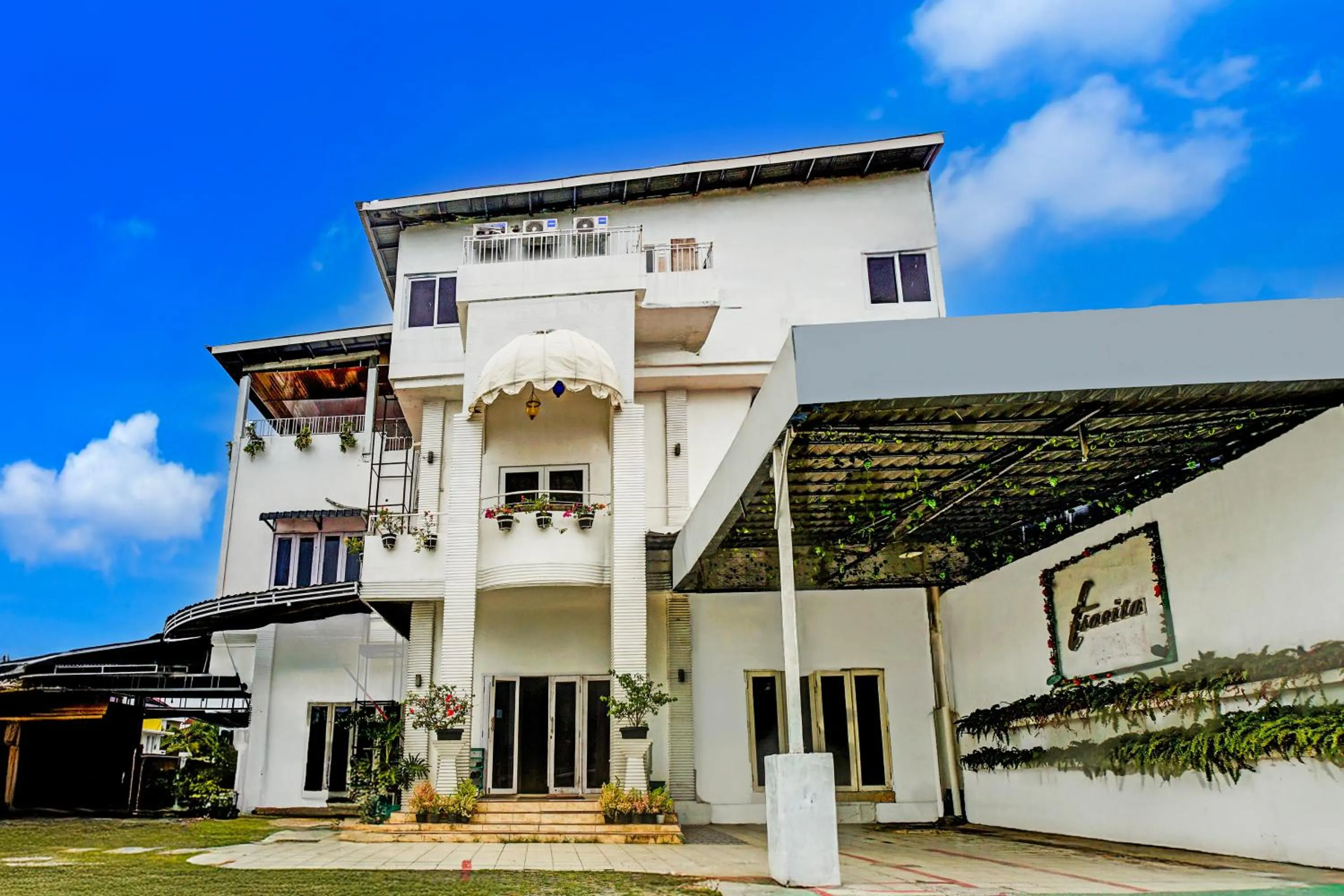 Facade/entrance in Hotel O Banda Aceh near Masjid Raya Baiturrahman formerly Wisma Tsacita
