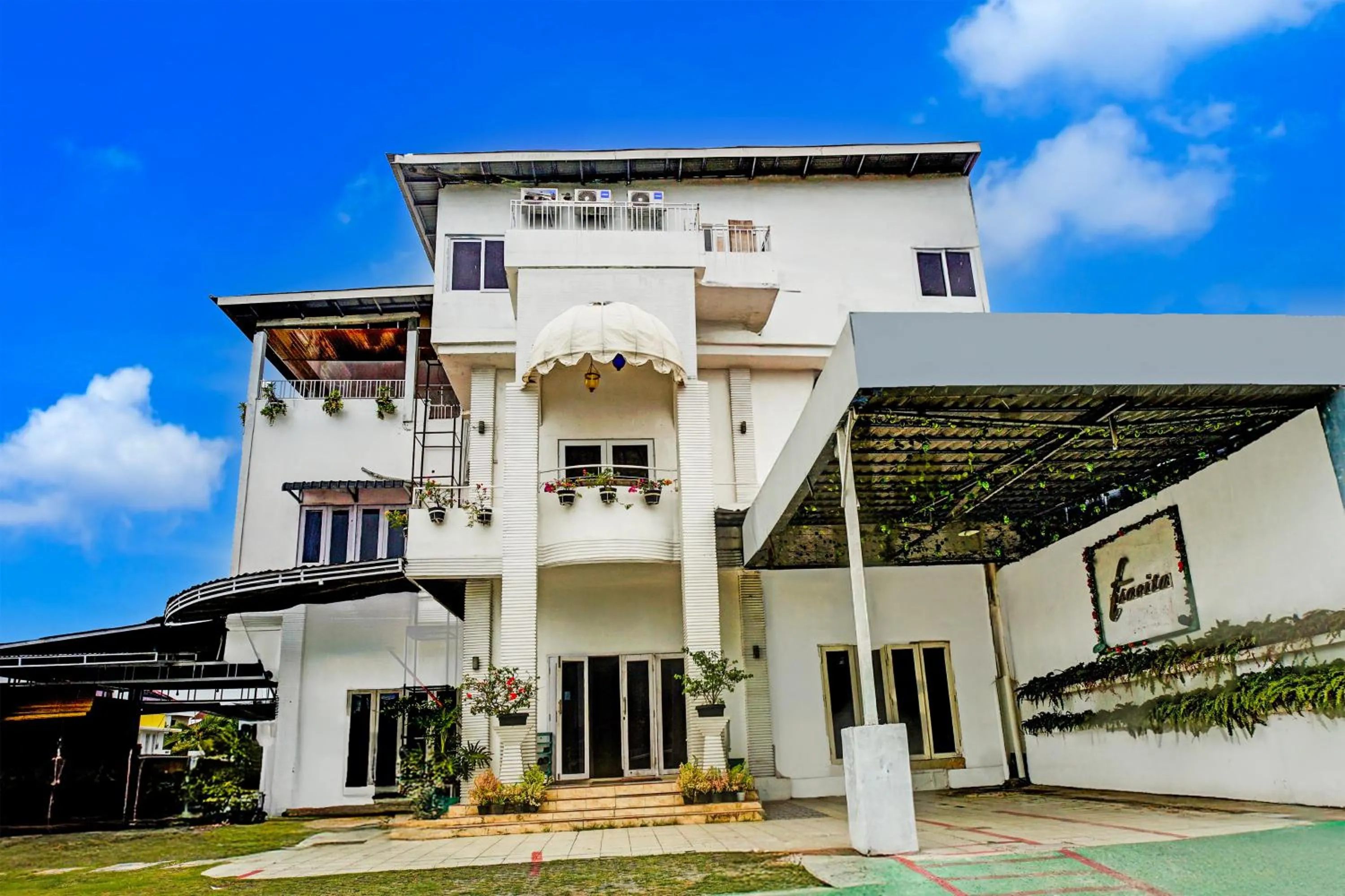 Facade/entrance in Hotel O Banda Aceh near Masjid Raya Baiturrahman formerly Wisma Tsacita