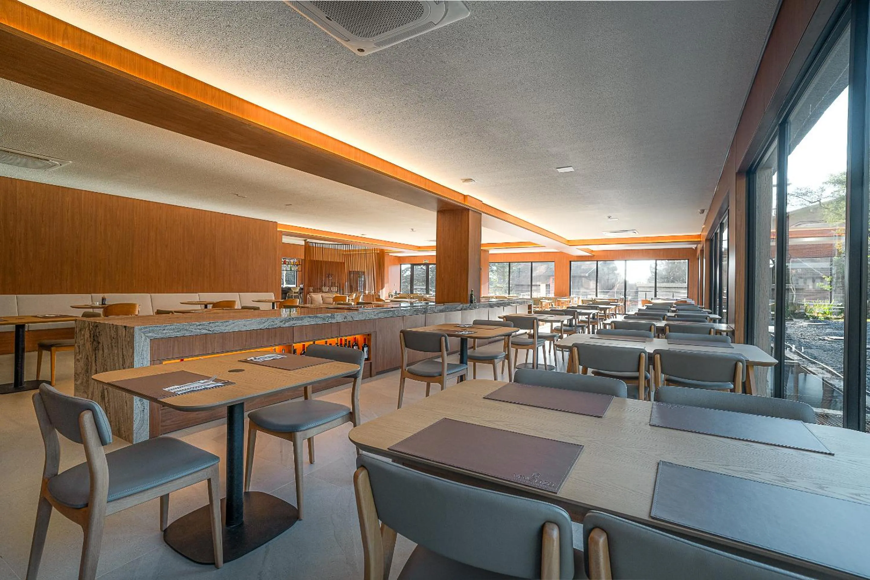 Restaurant/places to eat in Golden Tulip Canela OFICIAL