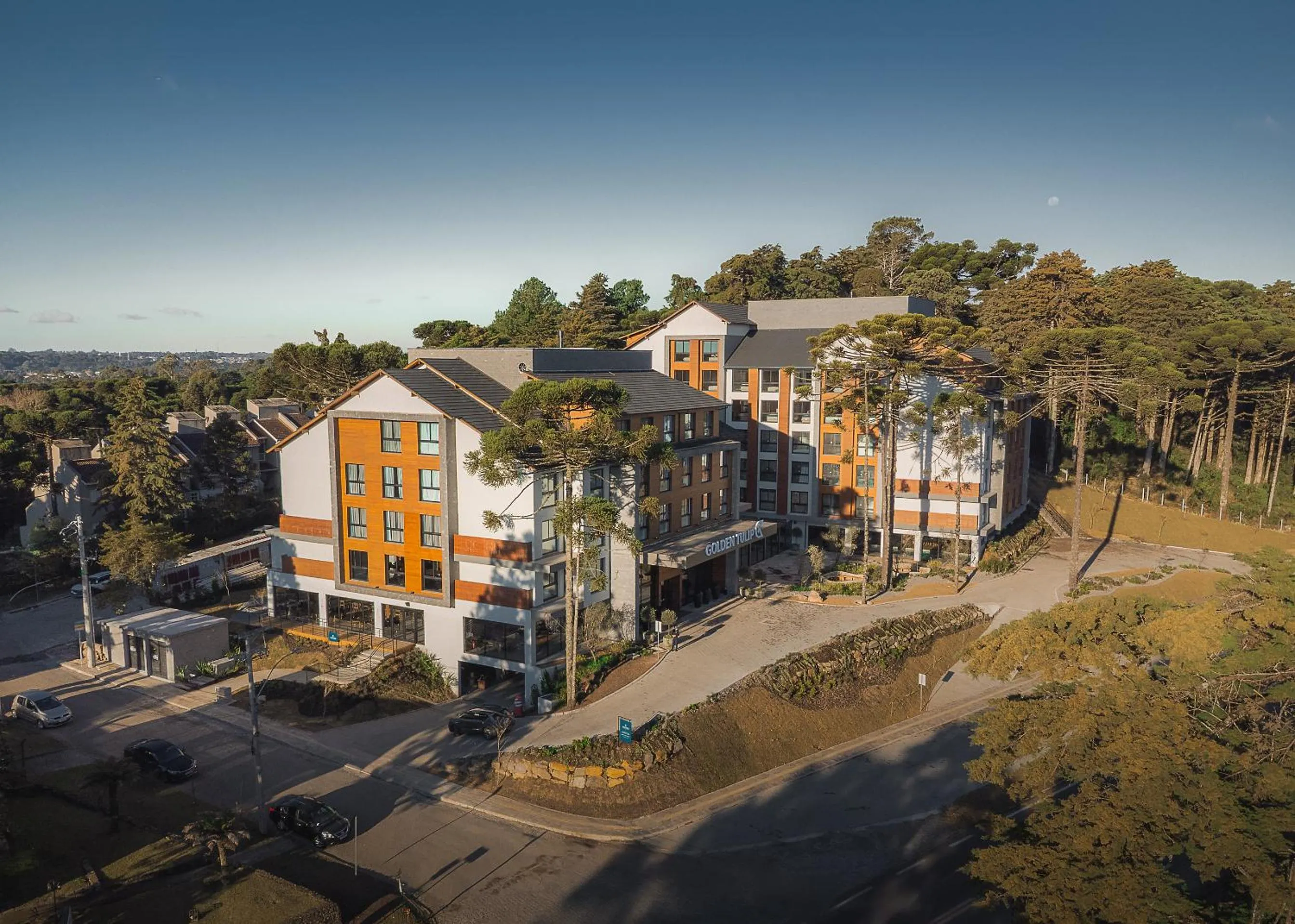 Facade/entrance in Golden Tulip Canela OFICIAL