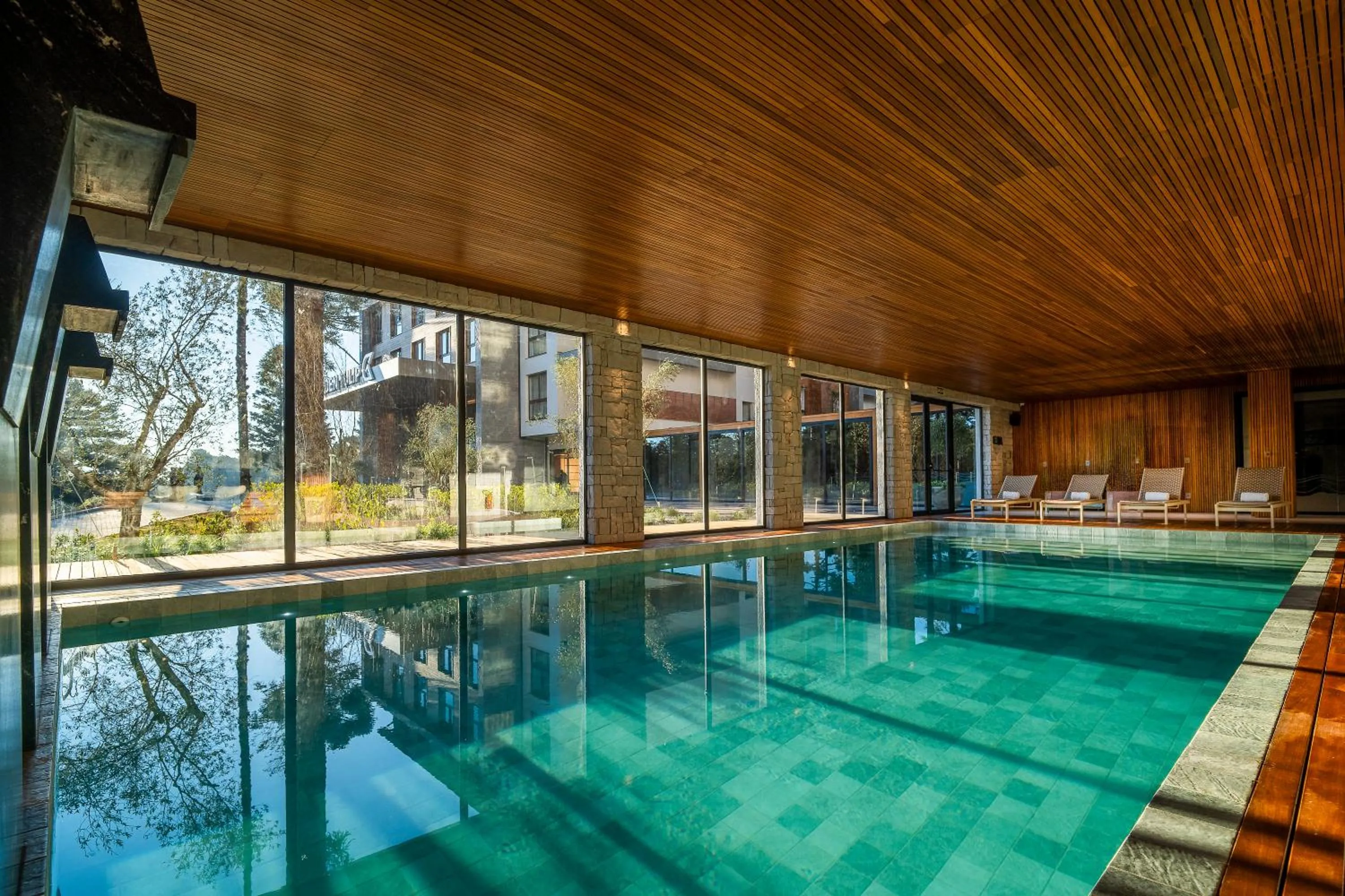 Swimming pool in Golden Tulip Canela OFICIAL