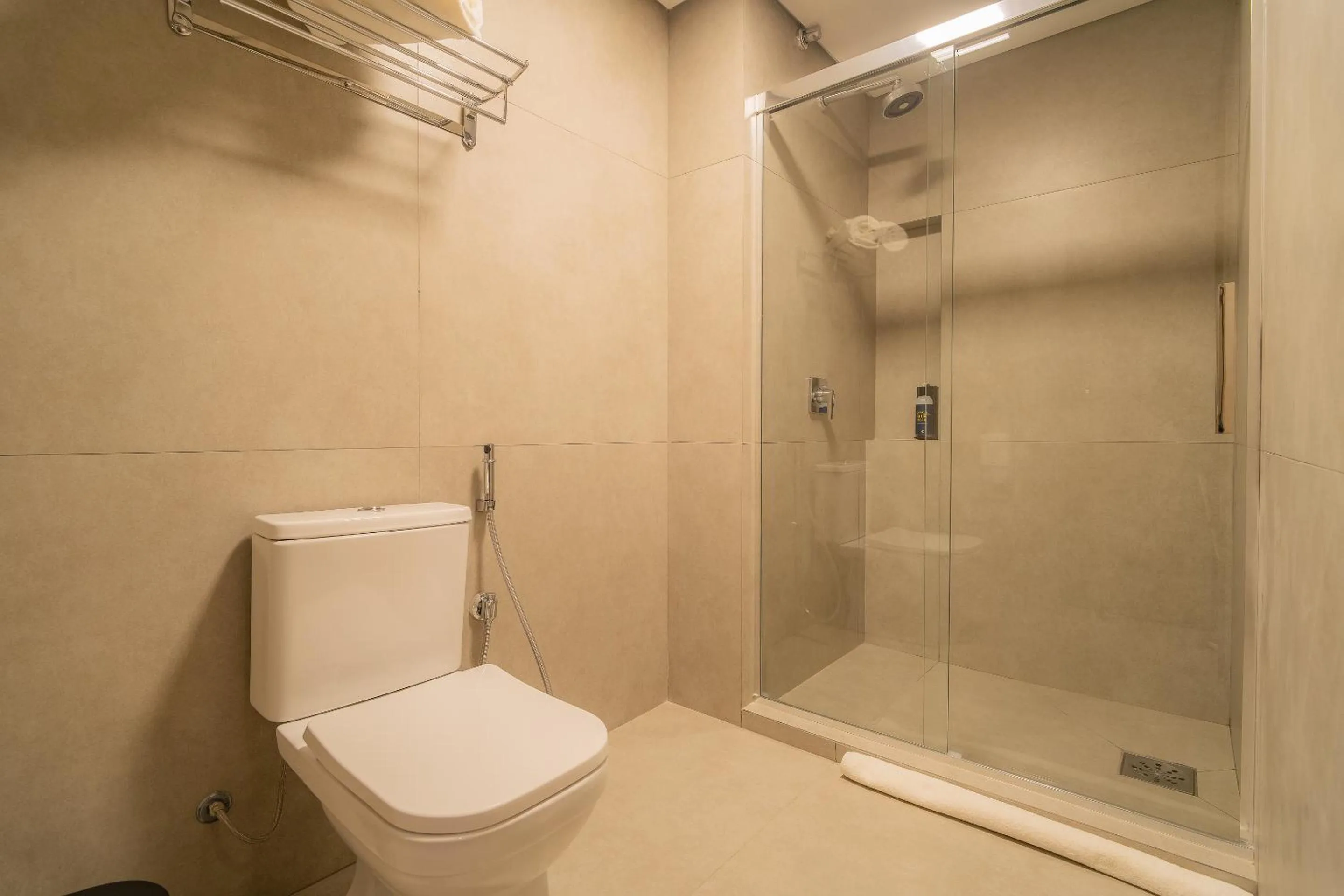 Bathroom in Golden Tulip Canela OFICIAL