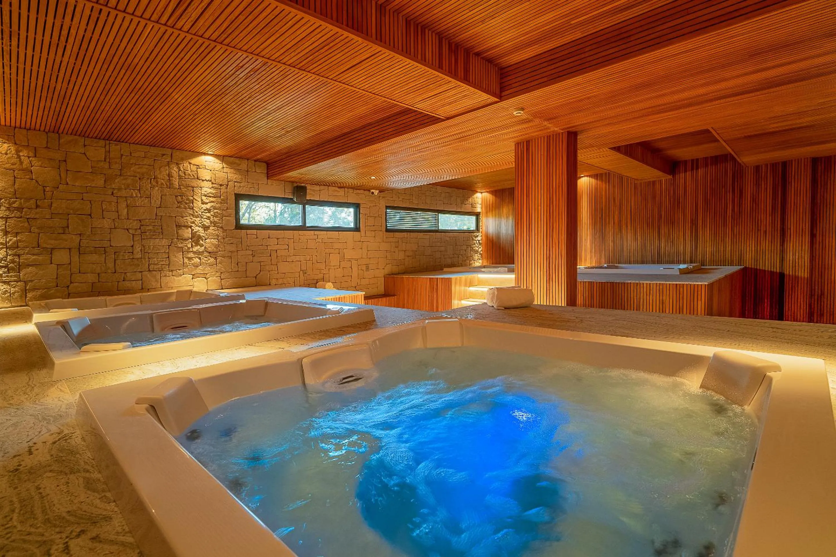 Hot Tub in Golden Tulip Canela OFICIAL